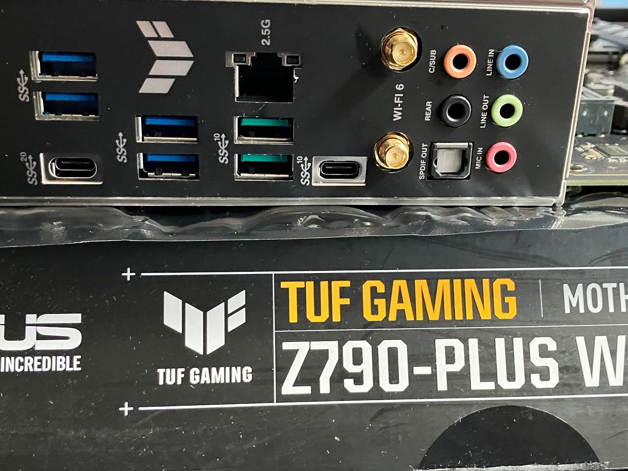 ASUS TUF Gaming Z790-Plus WiFi D4 + CPU Contact Frame