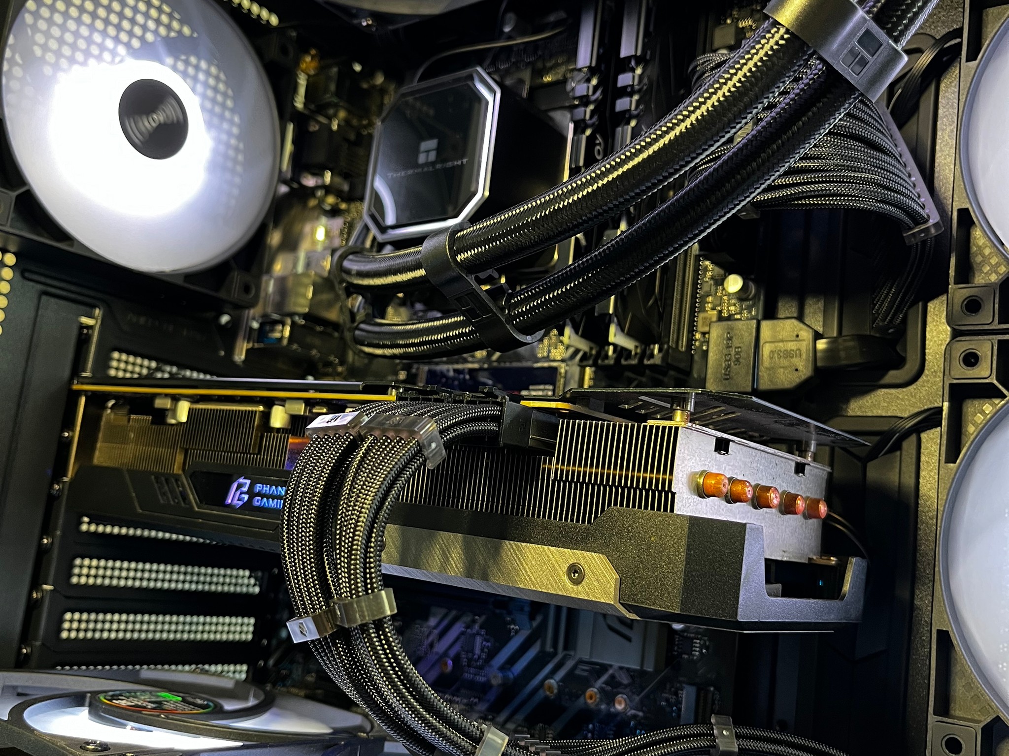 Black Gaming PC(RX 5700xt+ i5 8400)