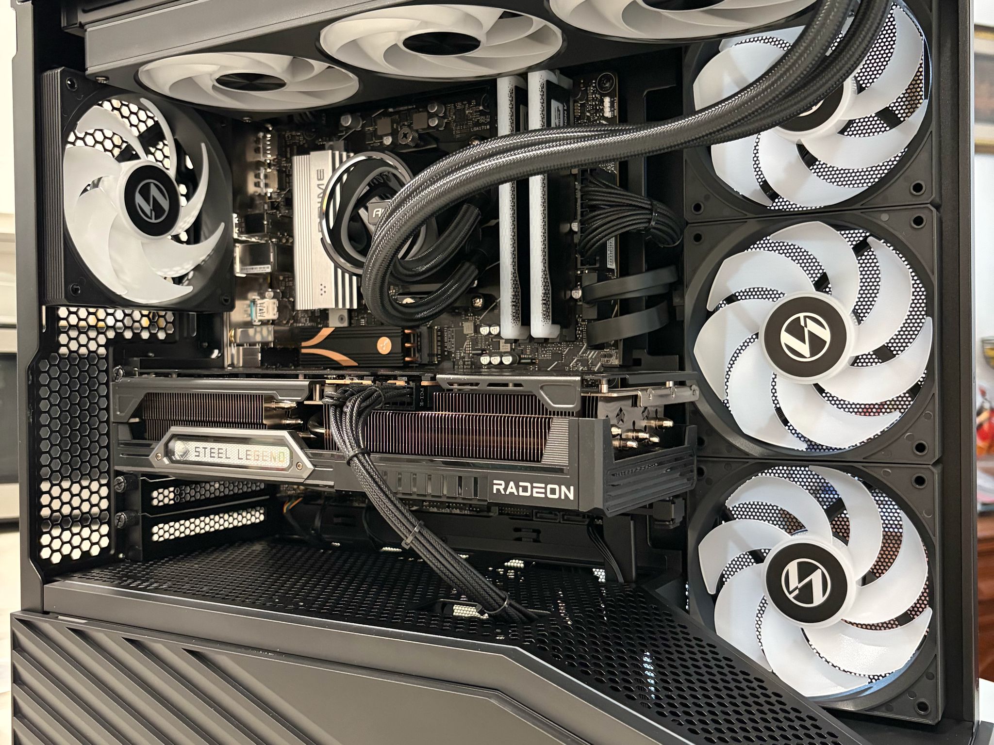 Gaming PC RX 9070 XT + RYZEN 7 9800X3D