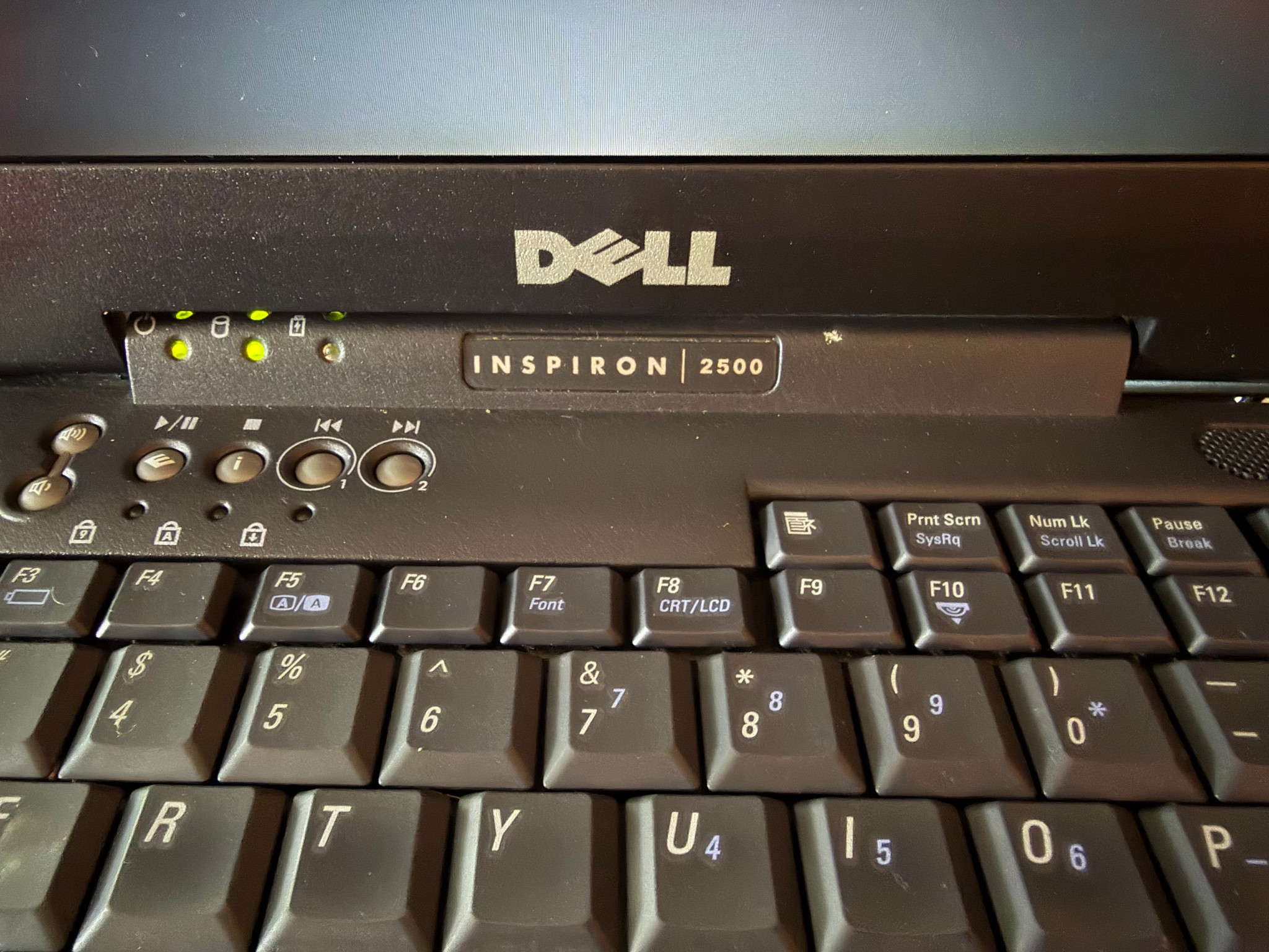 Dell Pentium 3 Windows 98 Laptop