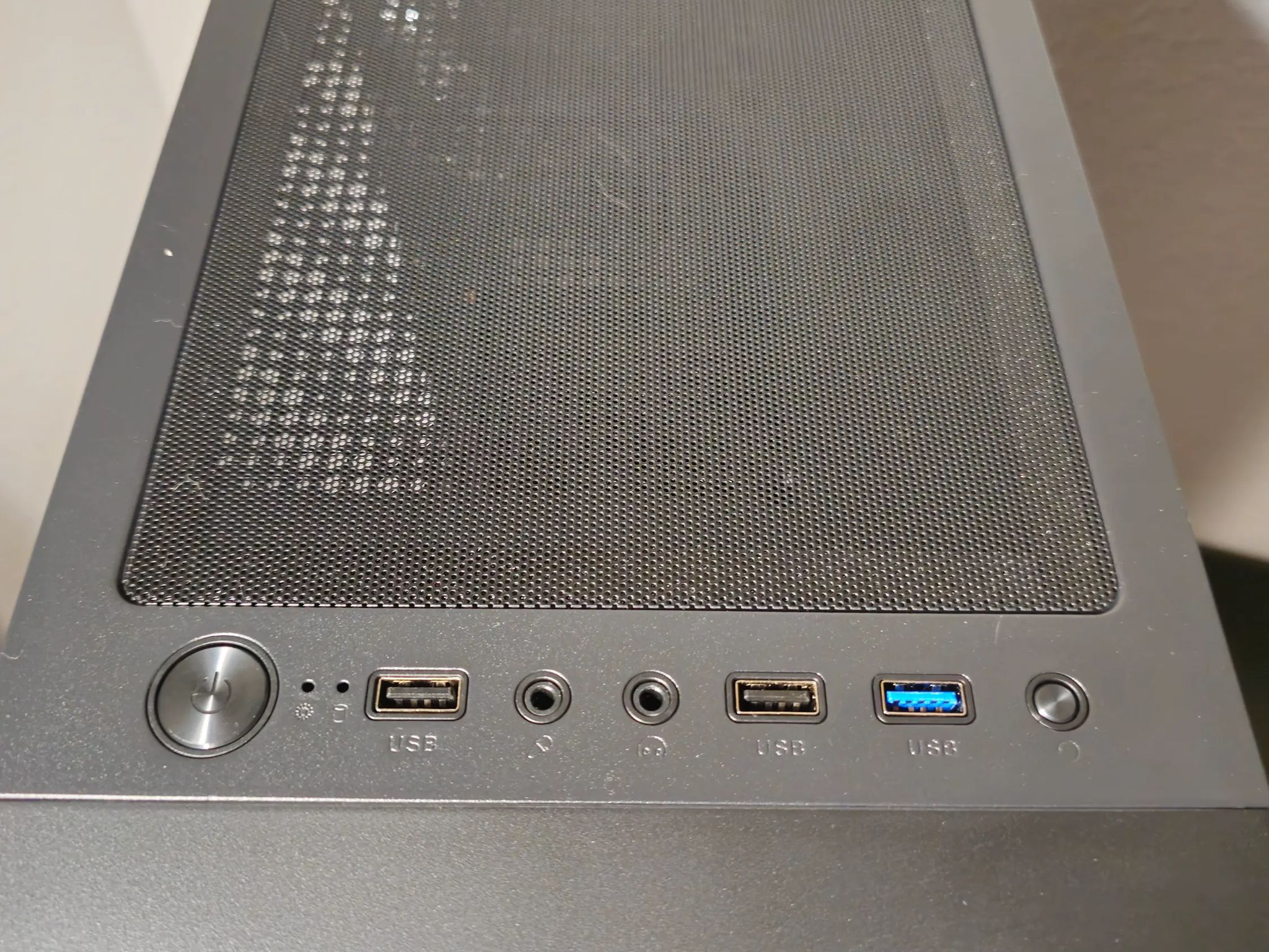 Budget 1080p // i7 5820k // RTX 2070 Super // 16GB DDR4 // 512GB SSD + 3TB HDD