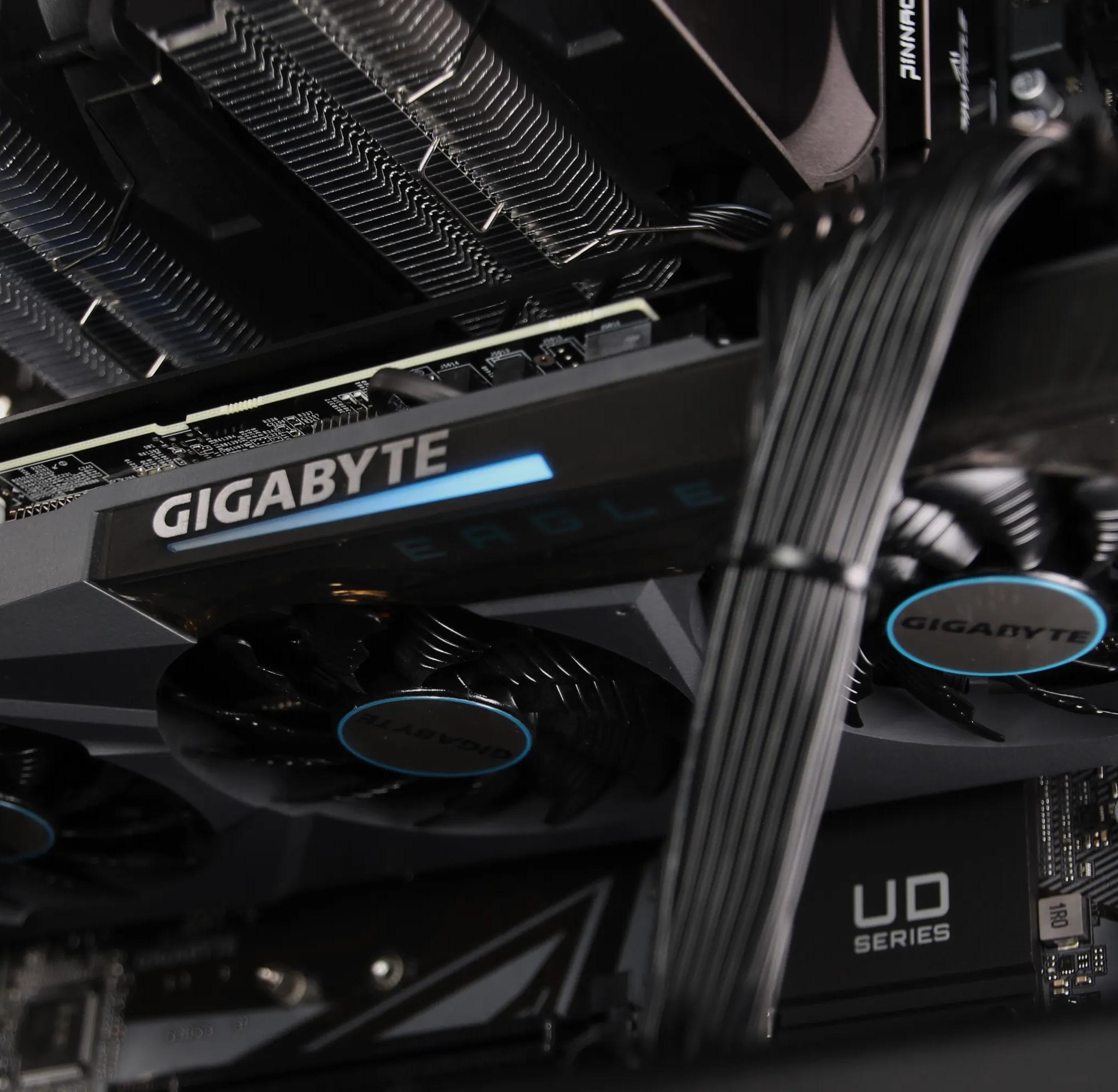 𝘾𝙊𝙑𝙀𝙉 // Core i7-12700F, RTX 3070 // Mid-Range PC