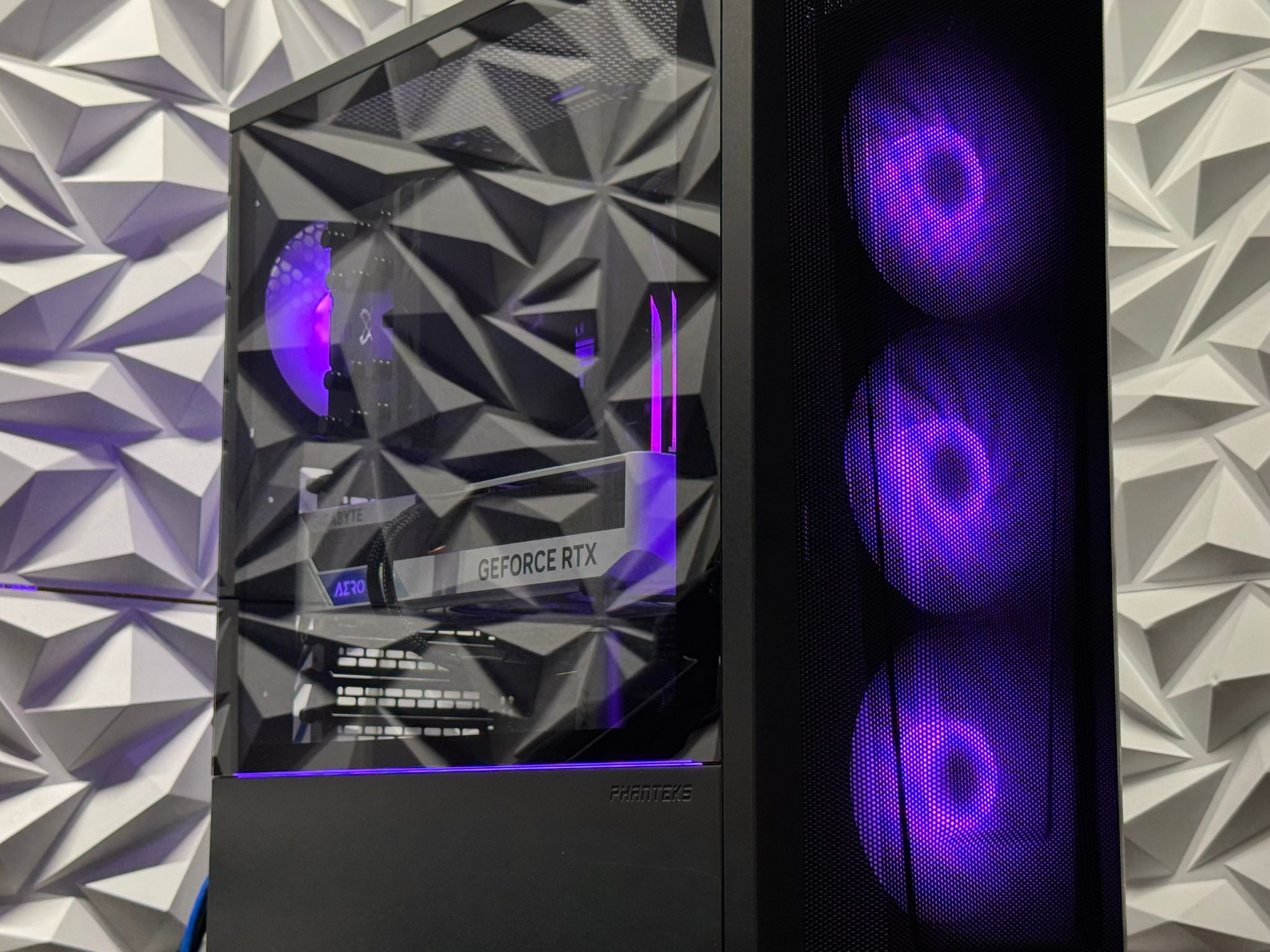 RTX 4070 / Ryzen 5 7600x / 32GB DDR5 / 1TB SSD / Gaming pc / Streaming pc / Creator pc