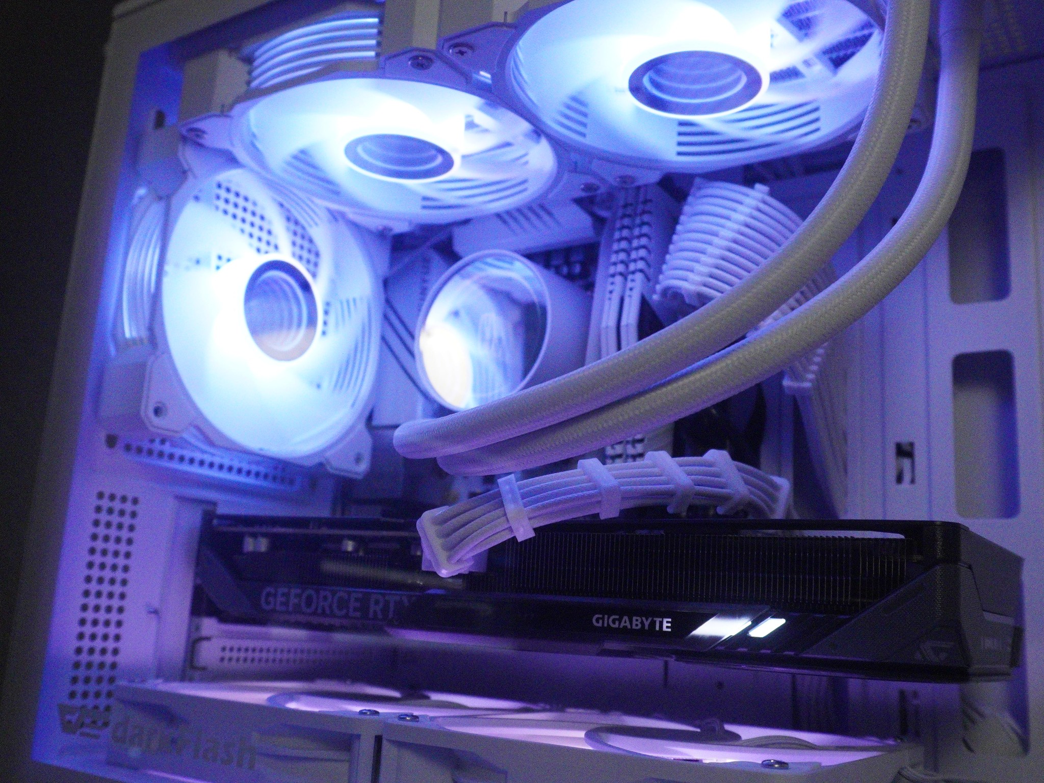 Soul White II | I7 12700K | RTX 5060 TI 8G | 16GB DDR4 | 512G 2.5 SSD | WINDOWS 11 ACTIVATED