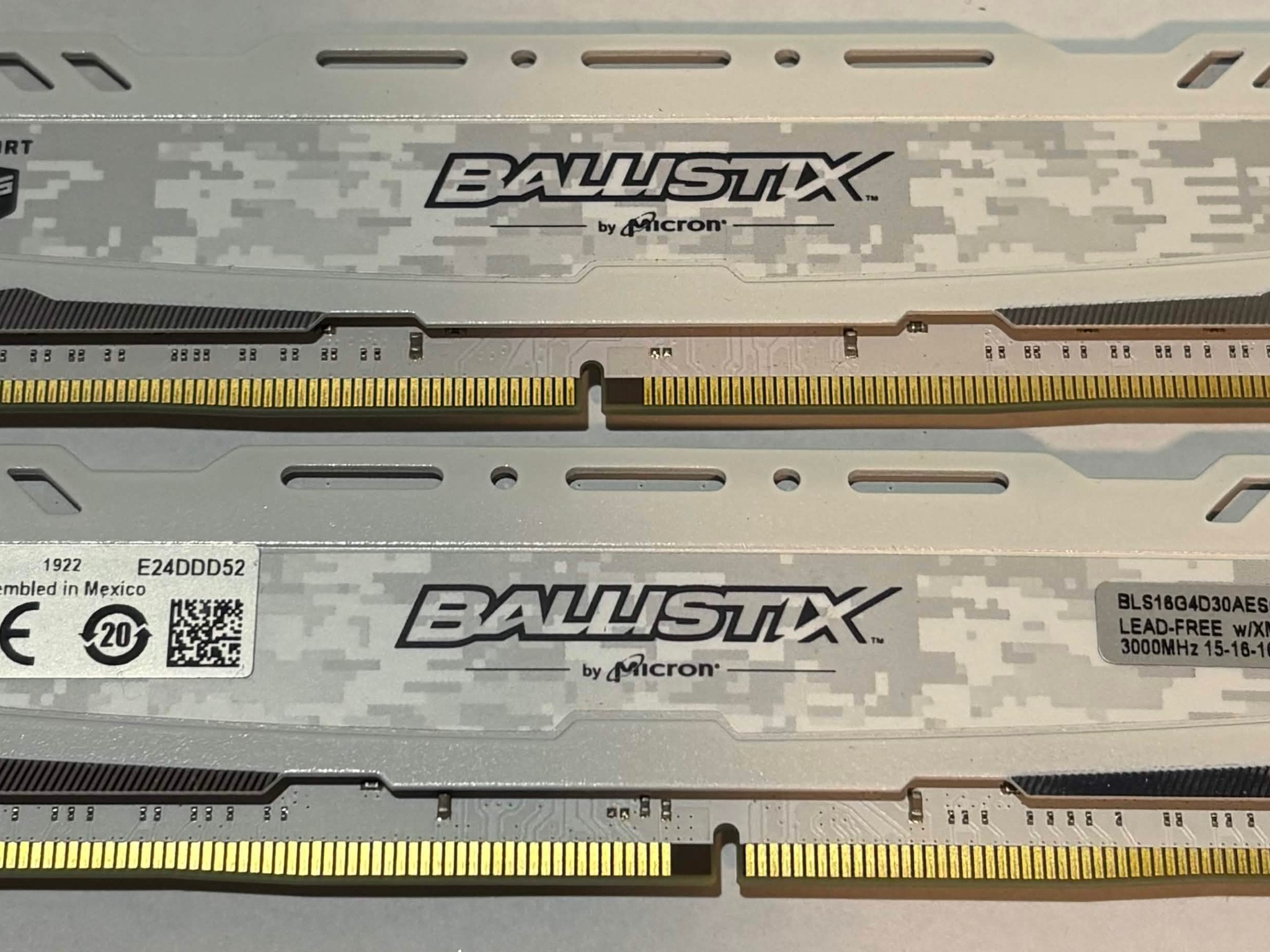 Crucial Ballistix Sport LT 32GB (2x16GB) DDR4-3000 CL15 White Camo Memory Kit