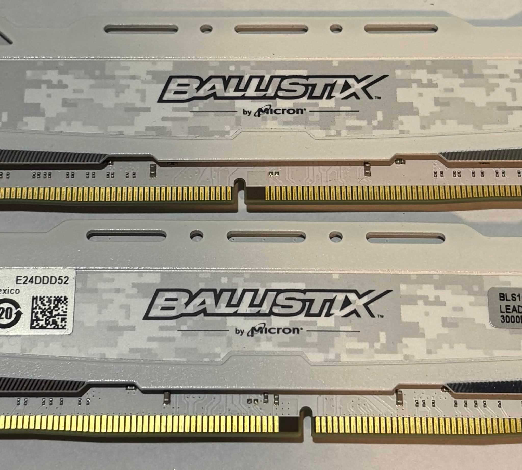 Crucial Ballistix Sport LT 32GB (2x16GB) DDR4-3000 CL15 White Camo Memory Kit