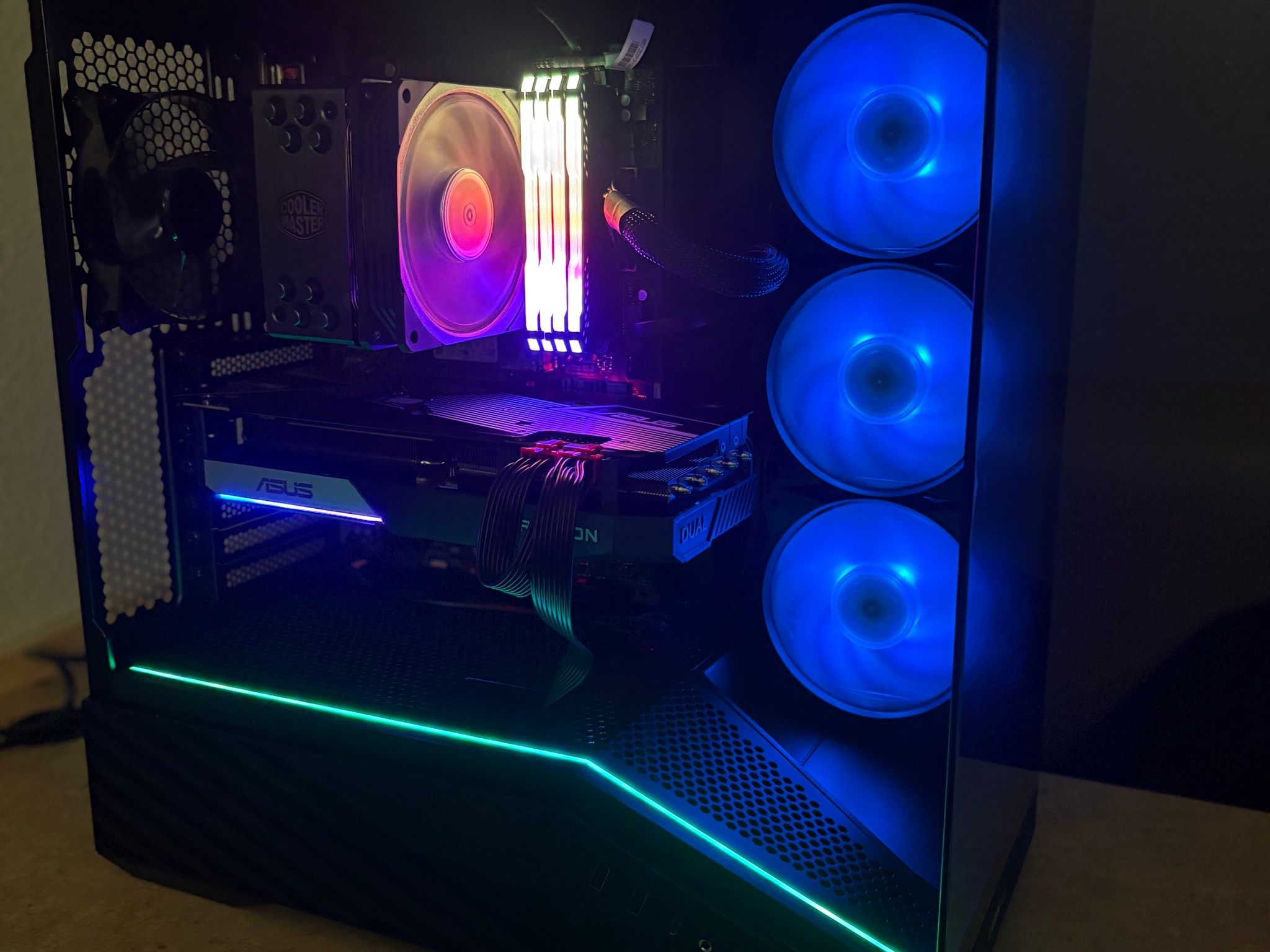 R7 5800X / RX 6750 XT / 32GB RAM / 512GB M.2 SSD