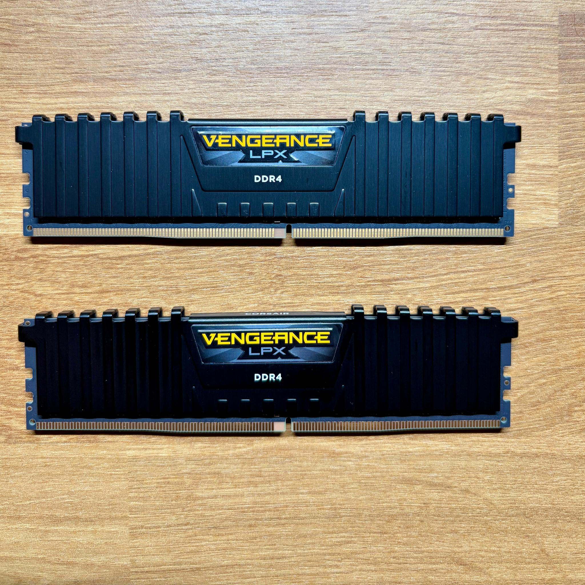 CORSAIR Vengeance LPX DDR4 RAM 32GB (2x16GB) in BLACK