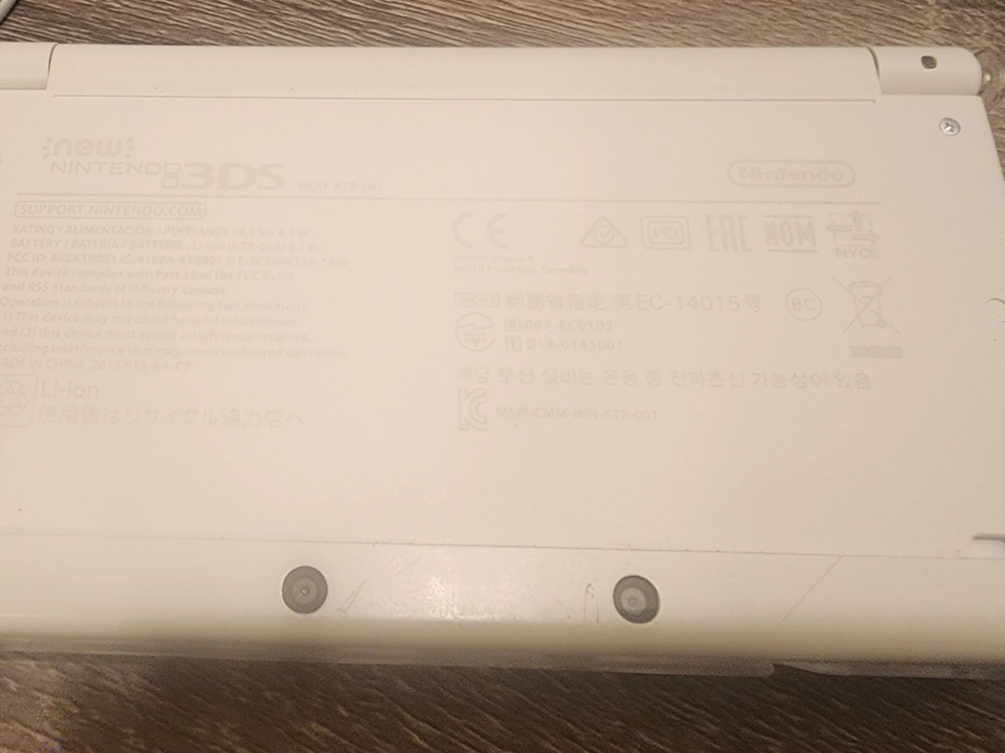New Nintendo 3DS (Non-XL), Games, Case, 2 chargers, and clear case on console, 32gb microSD