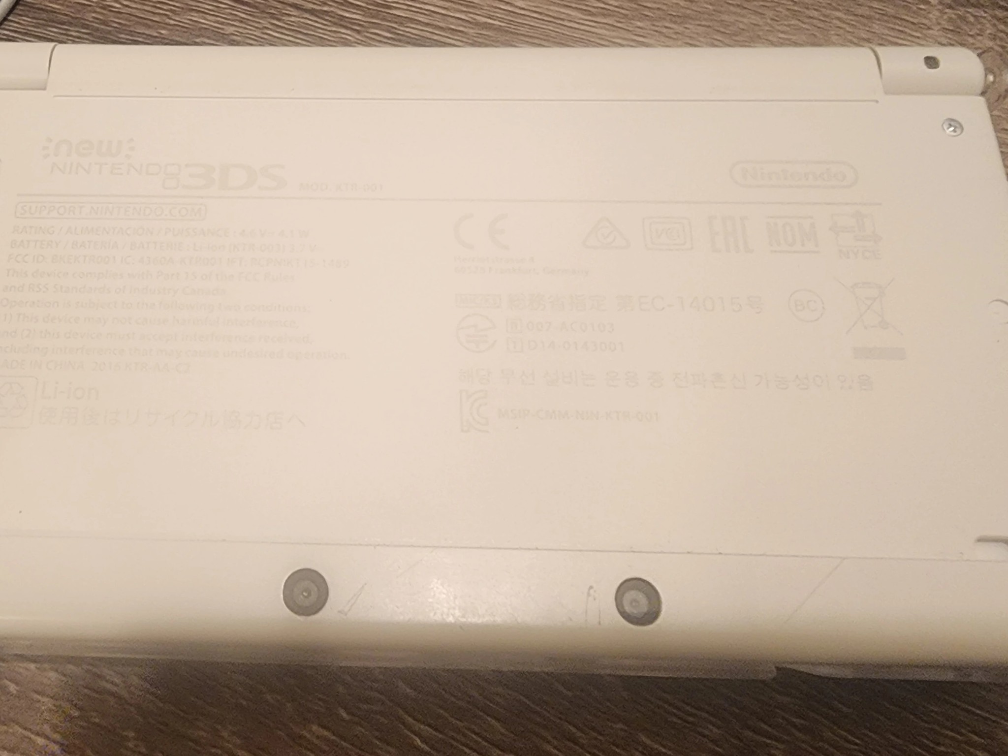 New Nintendo 3DS (Non-XL), Games, Case, 2 chargers, and clear case on console, 32gb microSD