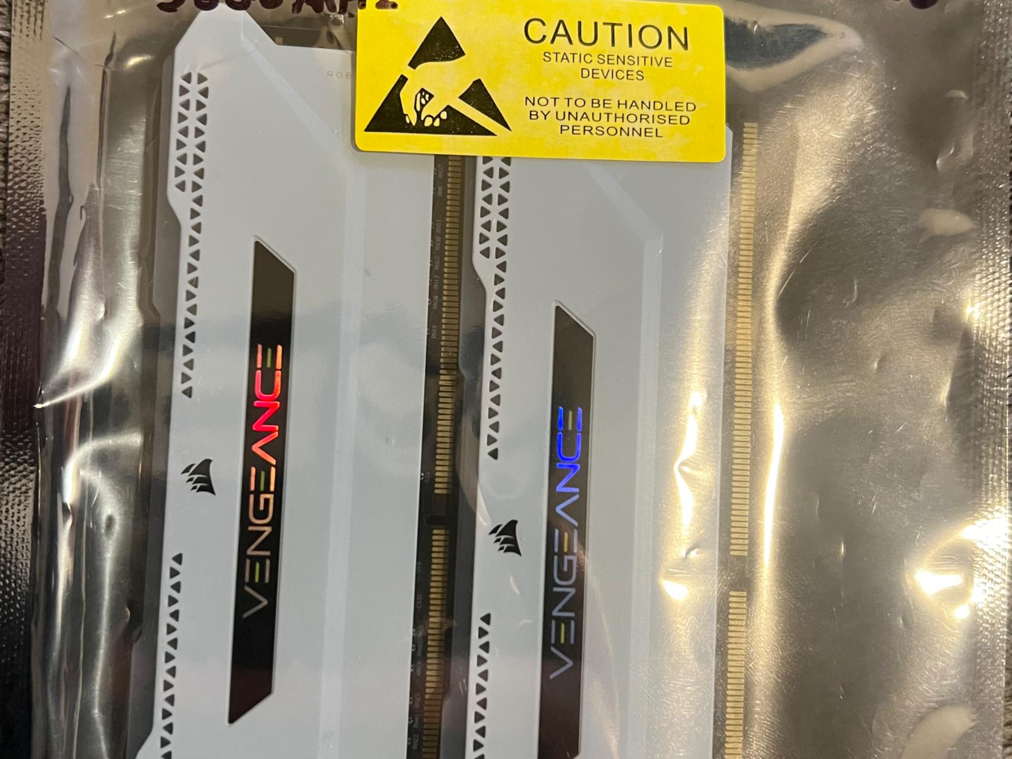 Corsair Vengeance RGB Pro SL DDR4 32GB (2x16) 3600 MHz CL18-22-22-42 1.35V Intel XMP