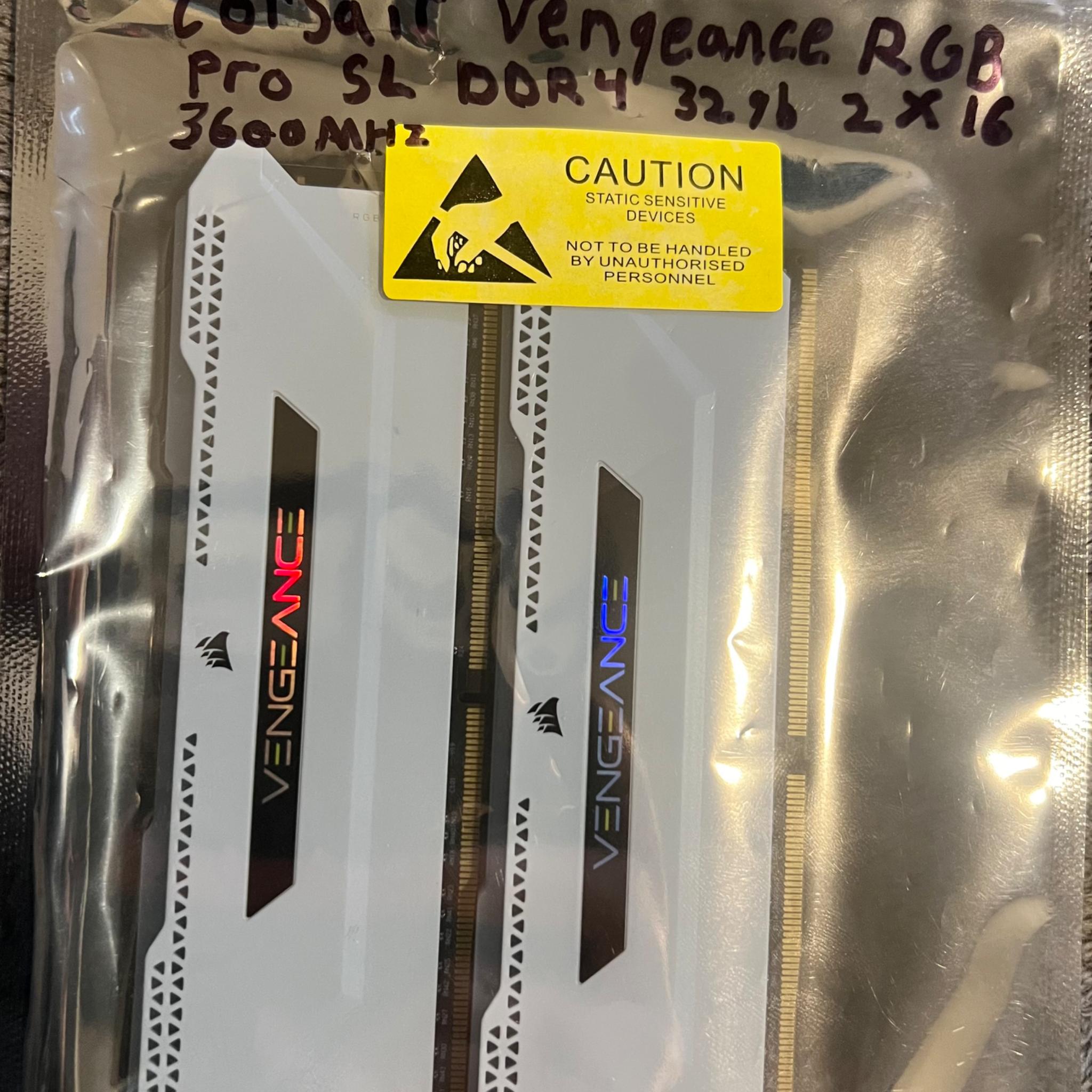 Corsair Vengeance RGB Pro SL DDR4 32GB (2x16) 3600 MHz CL18-22-22-42 1.35V Intel XMP