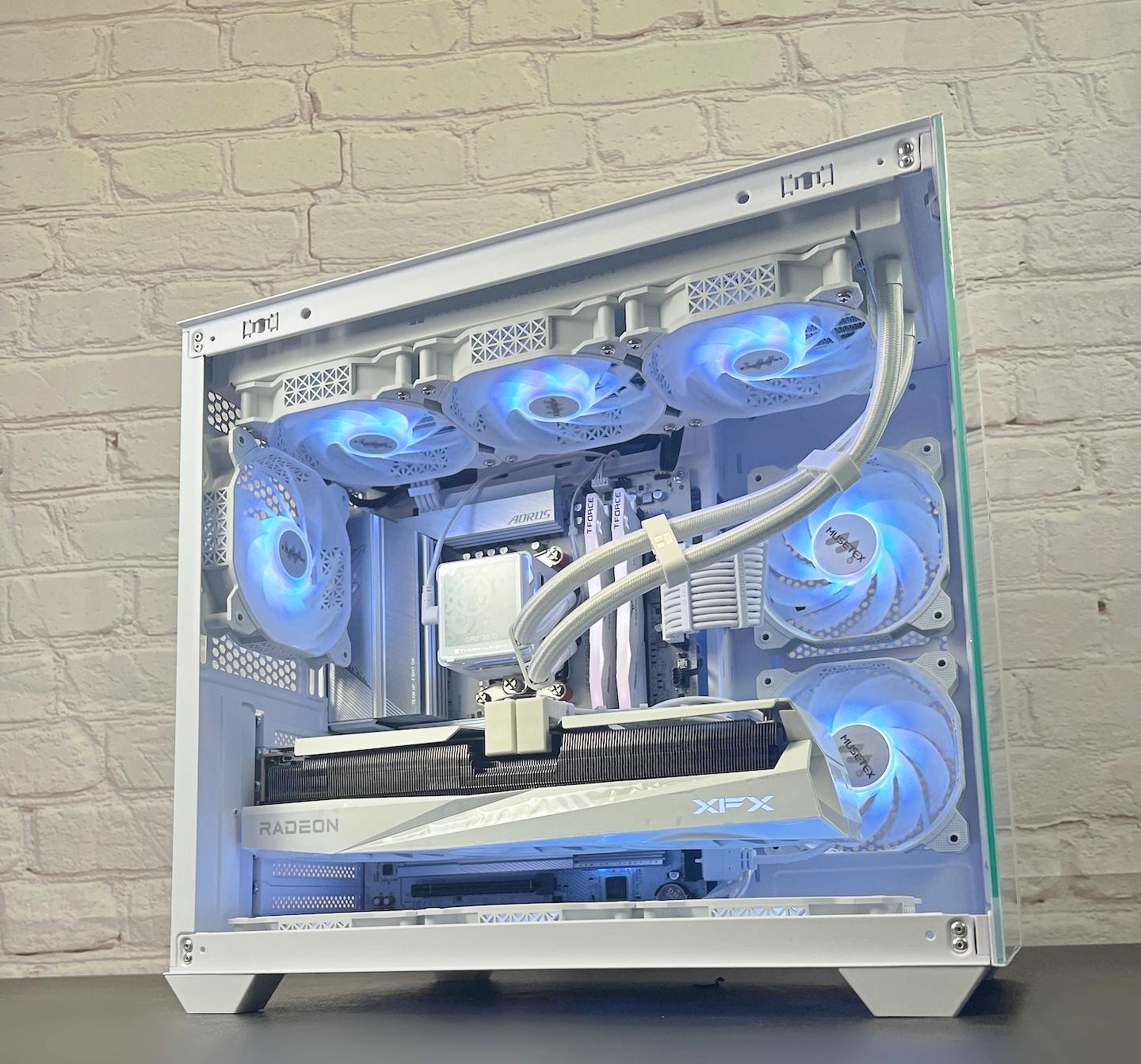 Ryzen 9800X3D RX 9070 XT 32GB DDR5 2TB M.2 WIFI 6E Win 11 Pro