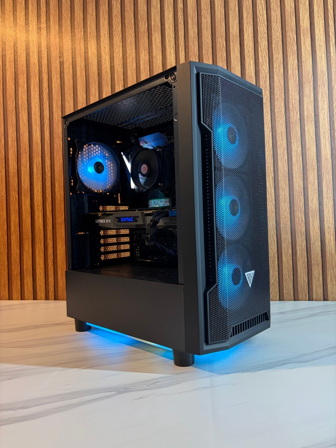 GTX 1080TI 11GB | I7 7700 | 16GB DDR4 | 550W | 256GB NVME | Jawa