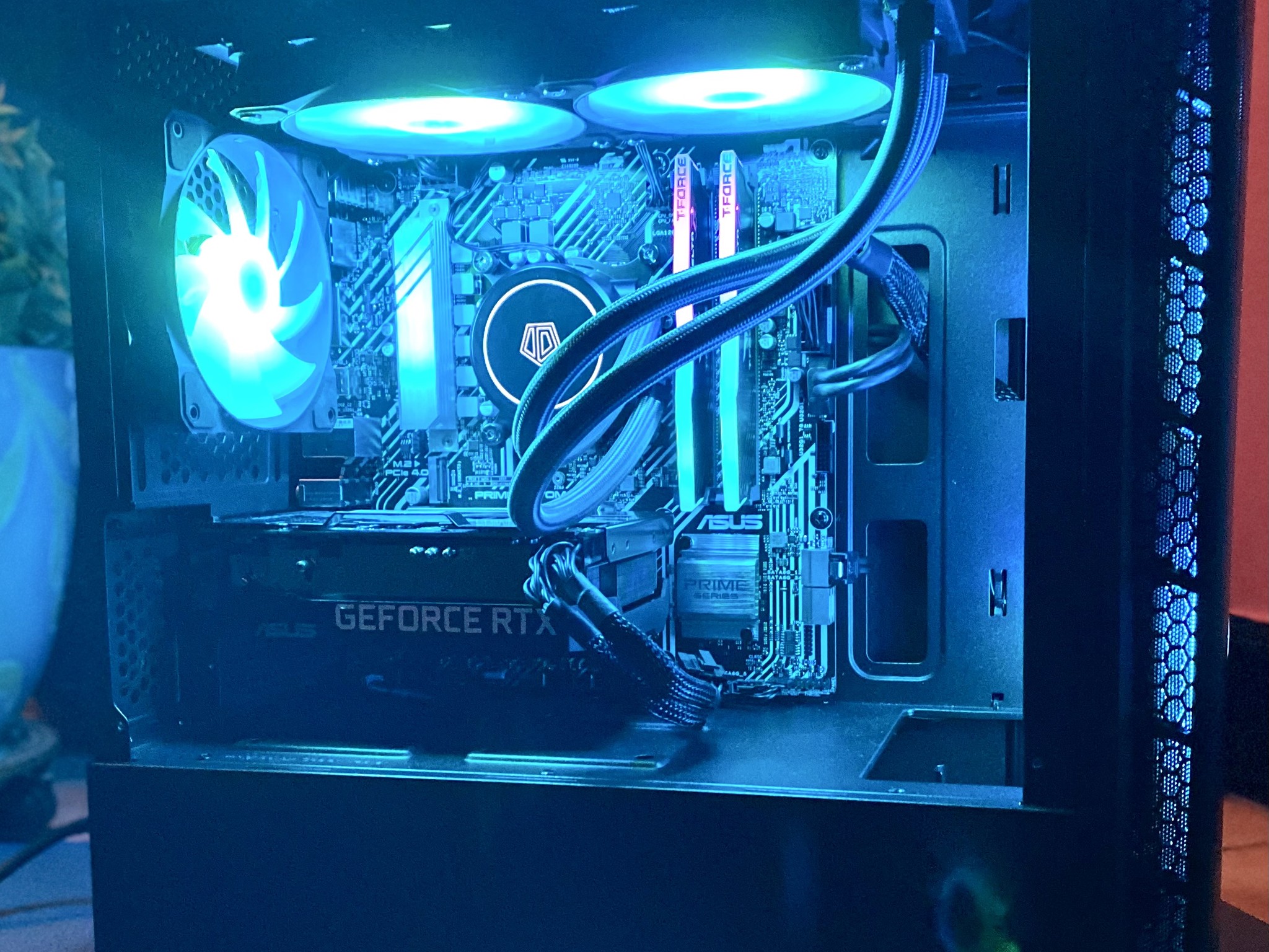 “Dark Comet” Intel 10105F (Comet ☄️ Lake)| RTX 3050| 16GB TFoRce RGB DDR4| NVMe/SSD=1TB | Windows 11