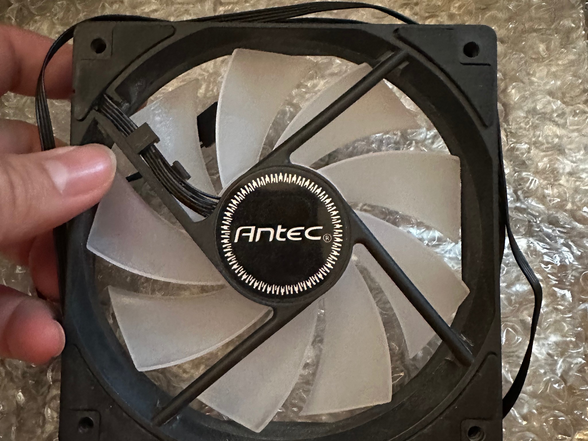 3xAntec Fans, P12 12v RGB