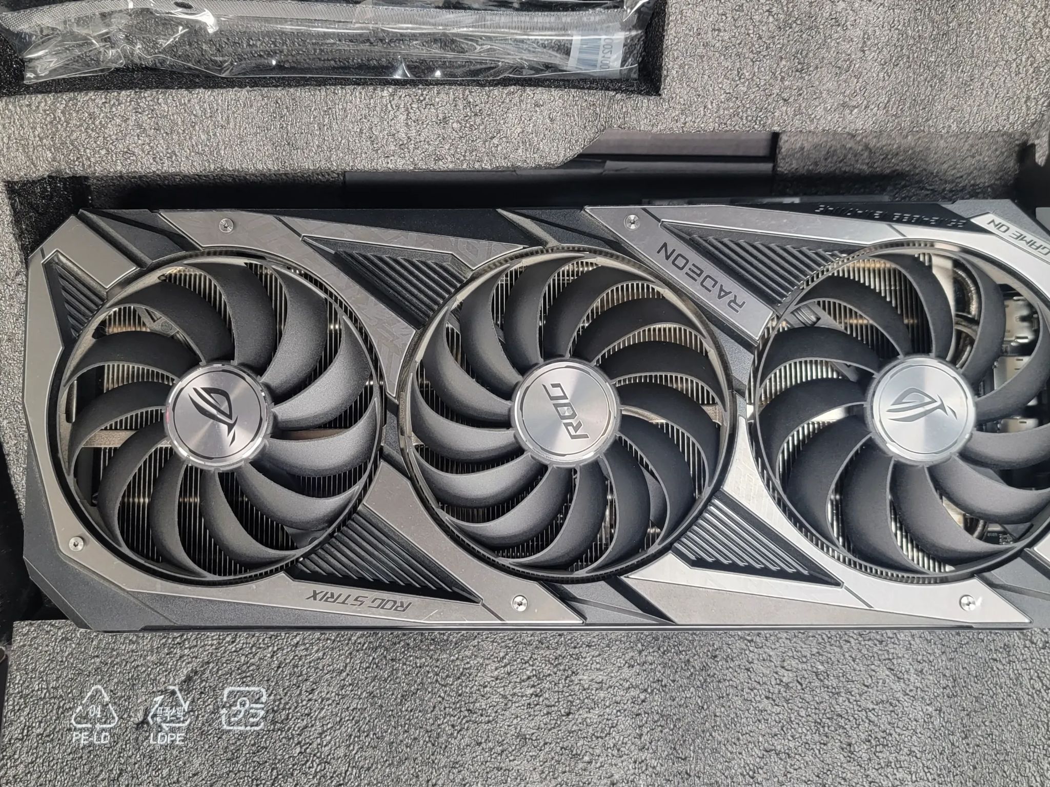 ROG STRIX AMD RADEON 6700XT