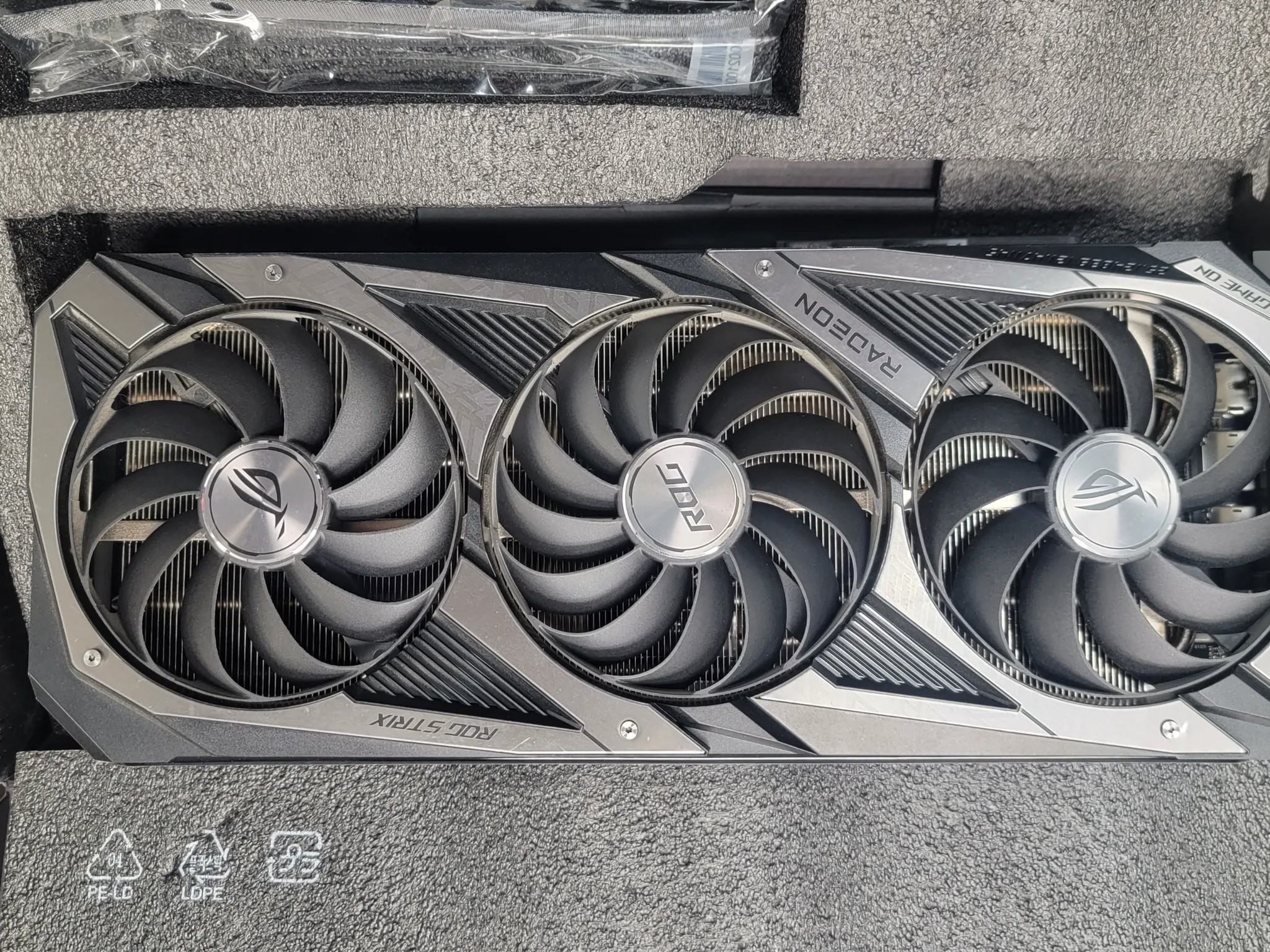 ROG STRIX AMD RADEON 6700XT