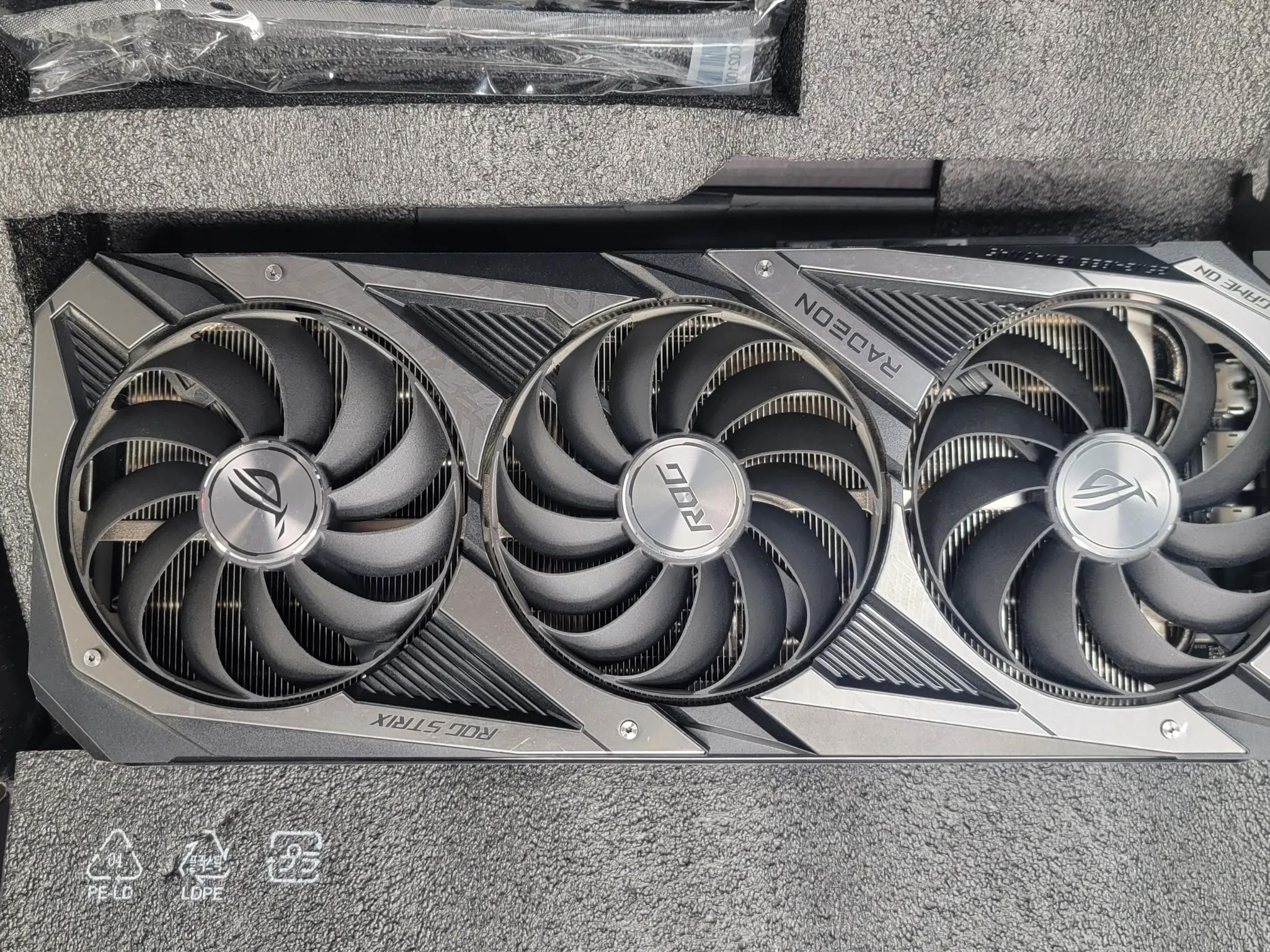 ROG STRIX AMD RADEON 6700XT