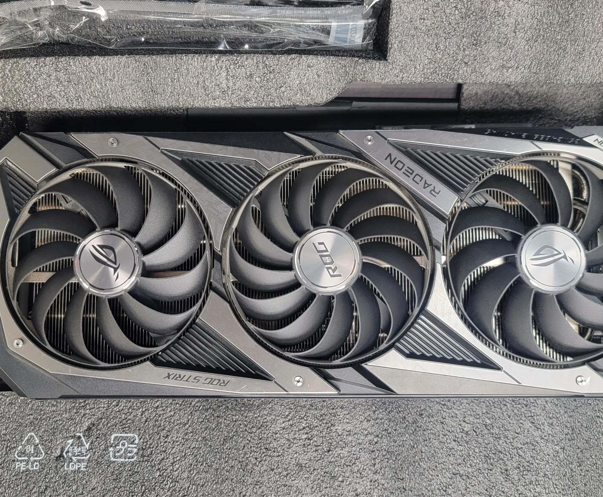 ROG STRIX AMD RADEON 6700XT