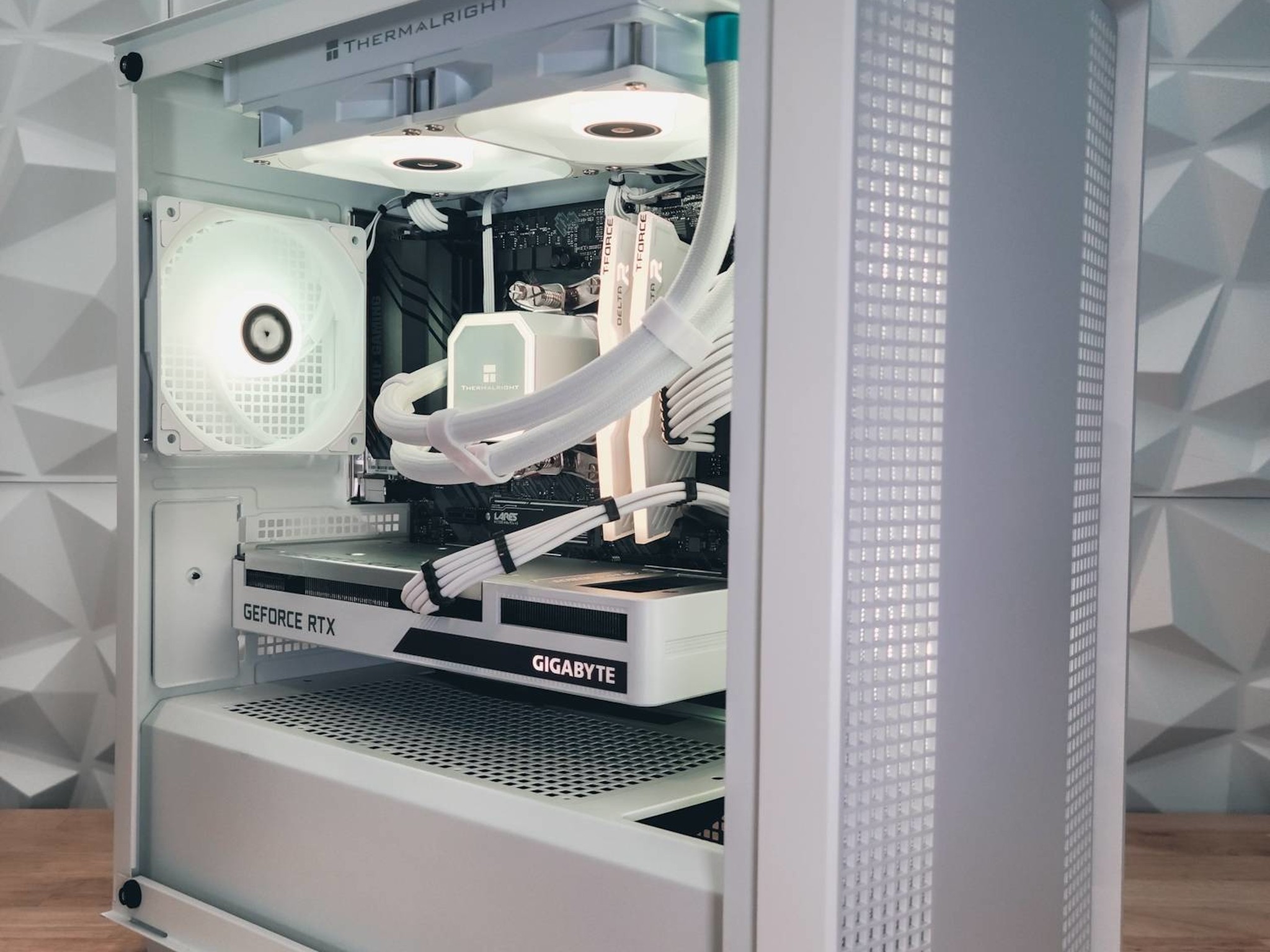 ❄️ArcticRay❄️ Ryzen 5 | RTX 3060 12GB | 32GB Ram | 1TB NVME | ARGB | Win 11 PRO