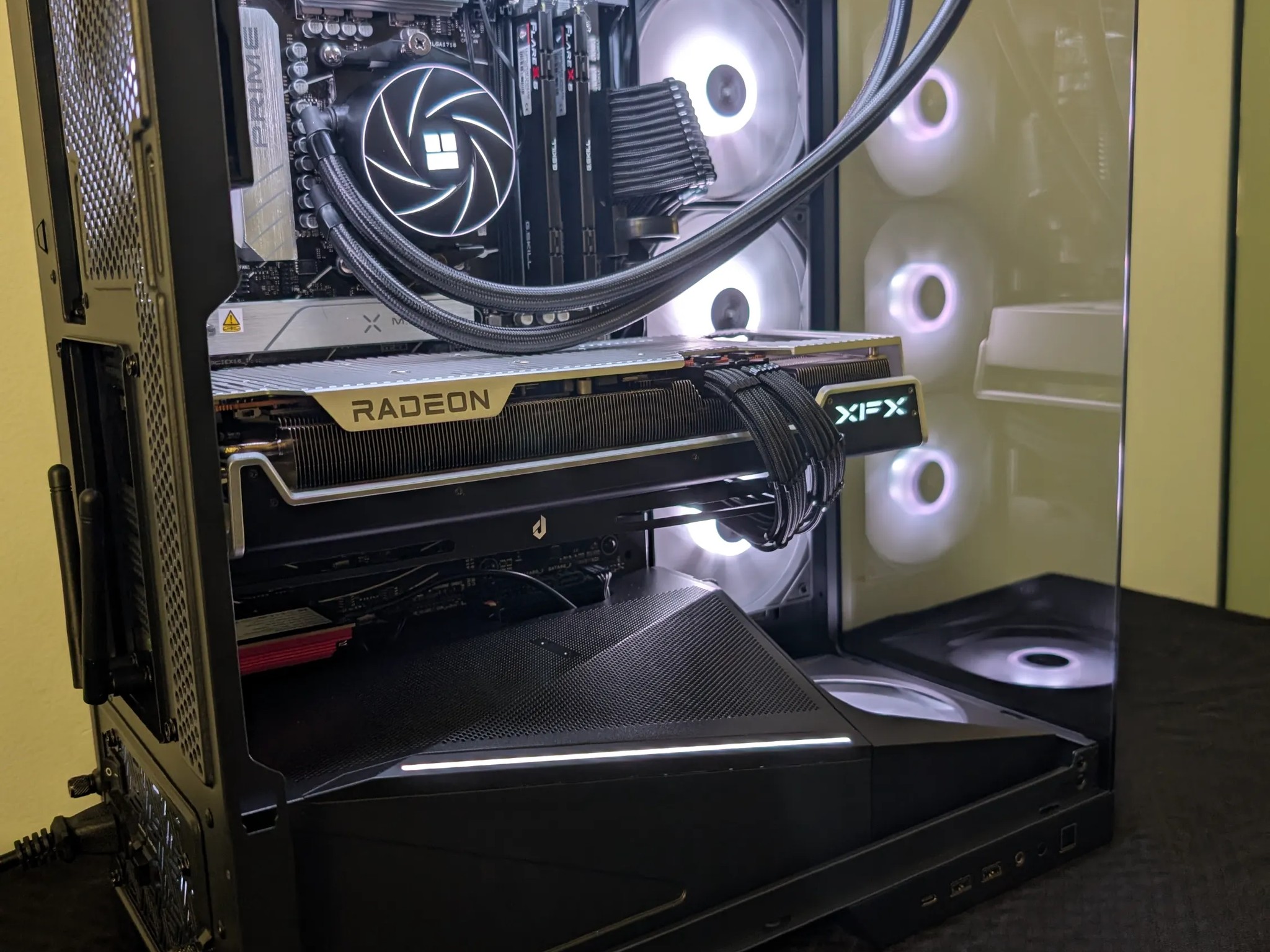 RX 7800 XT - Ryzen 7 9700x - 32 GB DDR5 6000 - 1 TB NVME Liquid Cooled