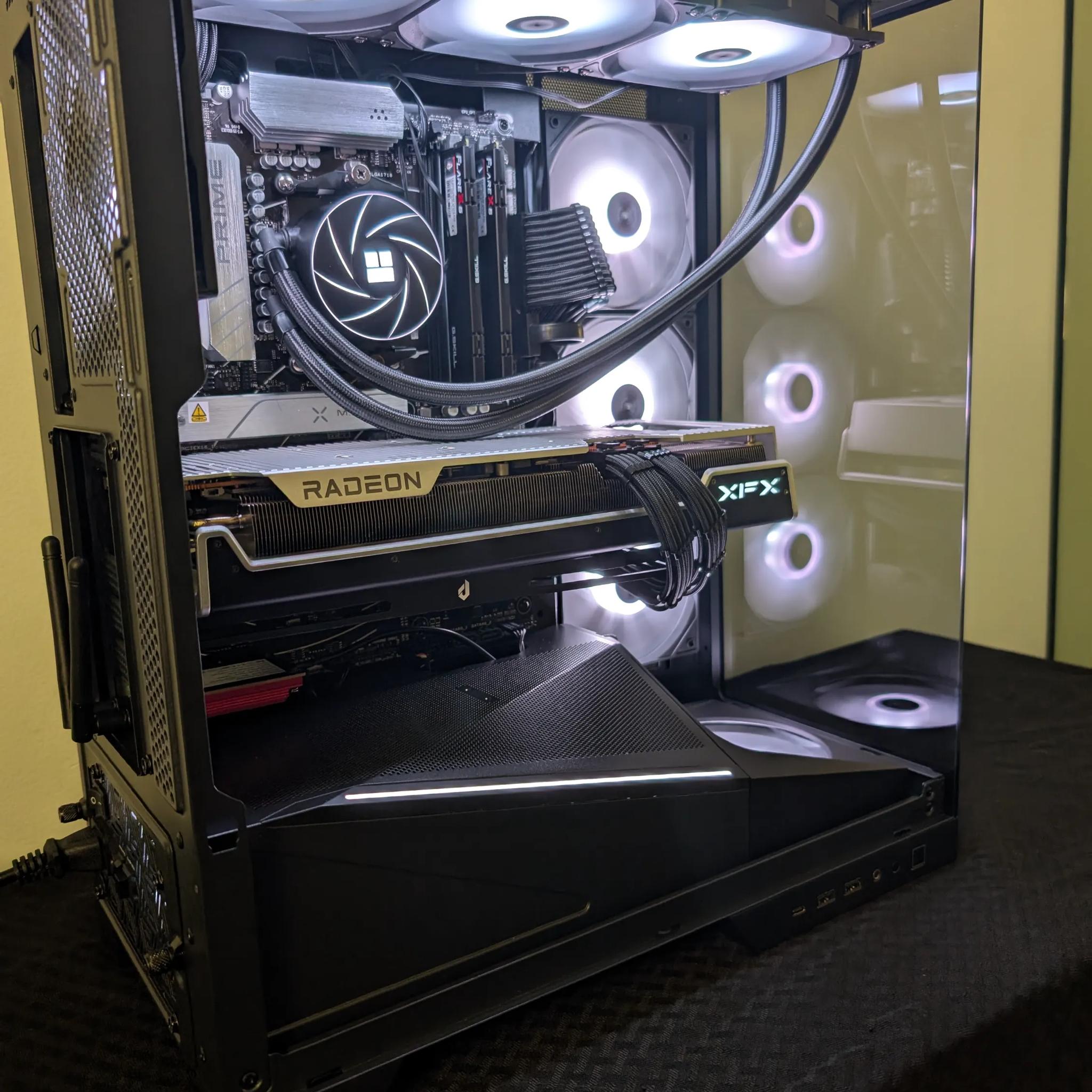 RX 7800 XT - Ryzen 7 9700x - 32 GB DDR5 6000 - 1 TB NVME Liquid Cooled