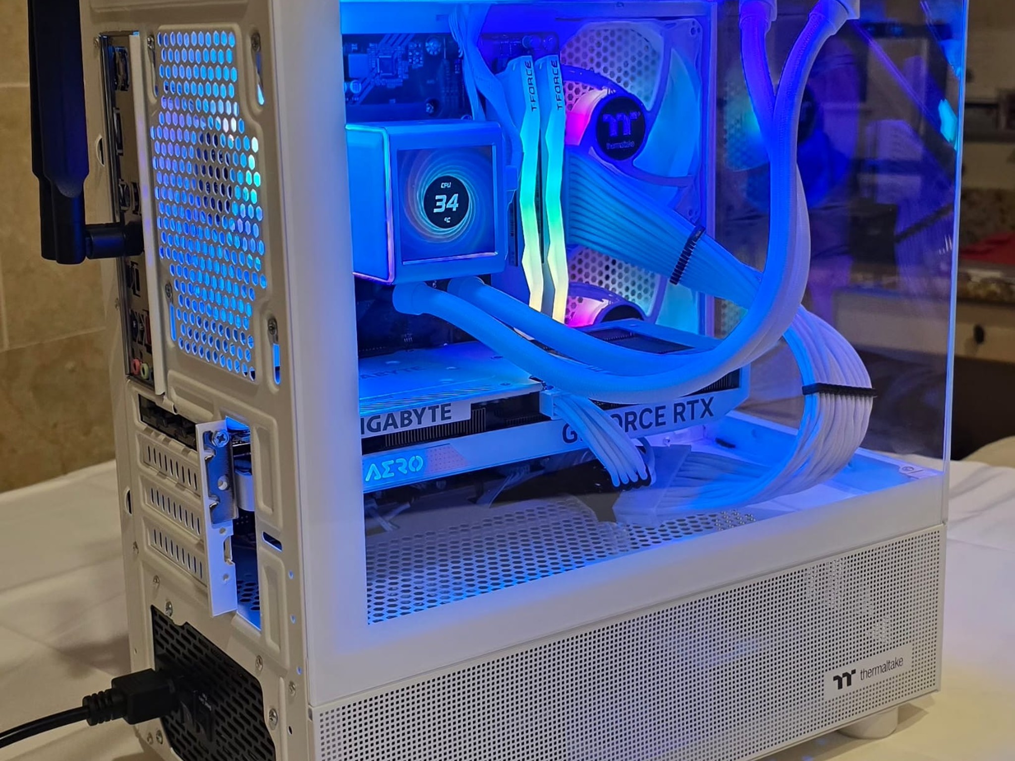 Beautiful White RGB 4060+7700X PC 🔥🔥