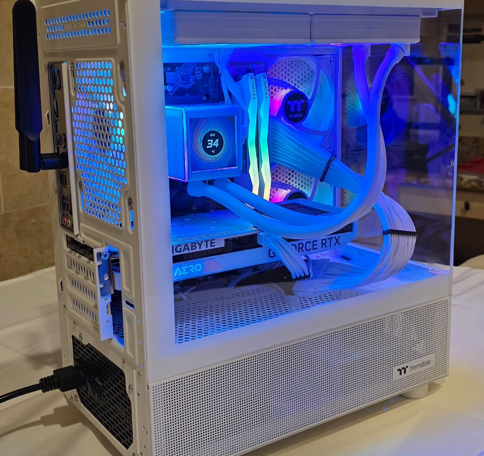 Beautiful White RGB 4060+7700X PC 🔥🔥