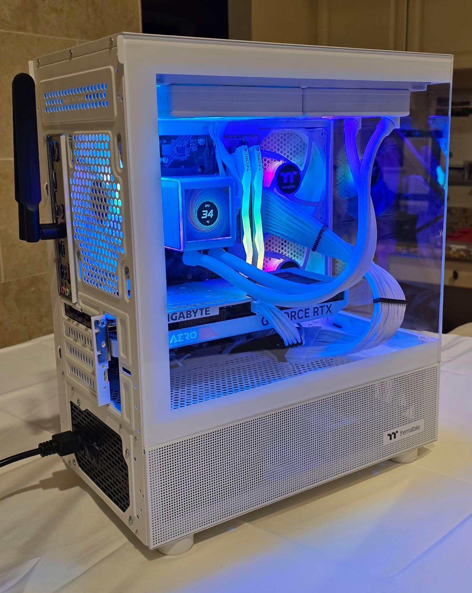 Beautiful White RGB 4060+7700X PC 🔥🔥