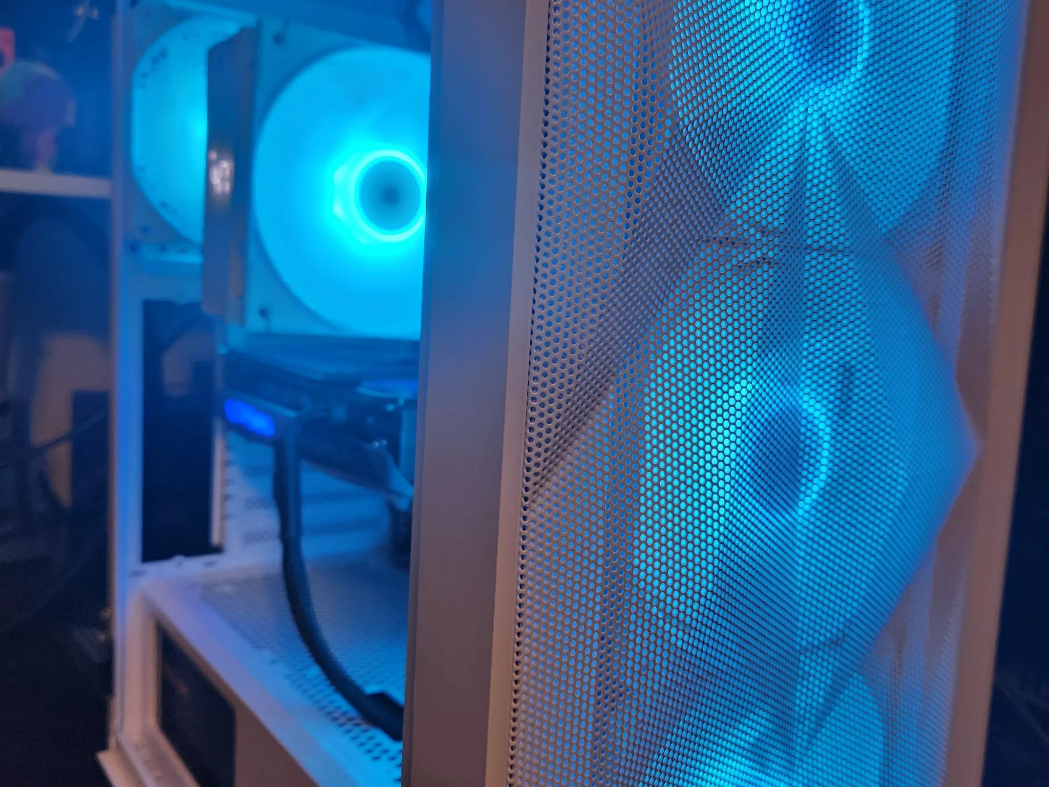 1440p WHITE 40 series Spiderman gaming pc featuring an RTX 4060 ti!