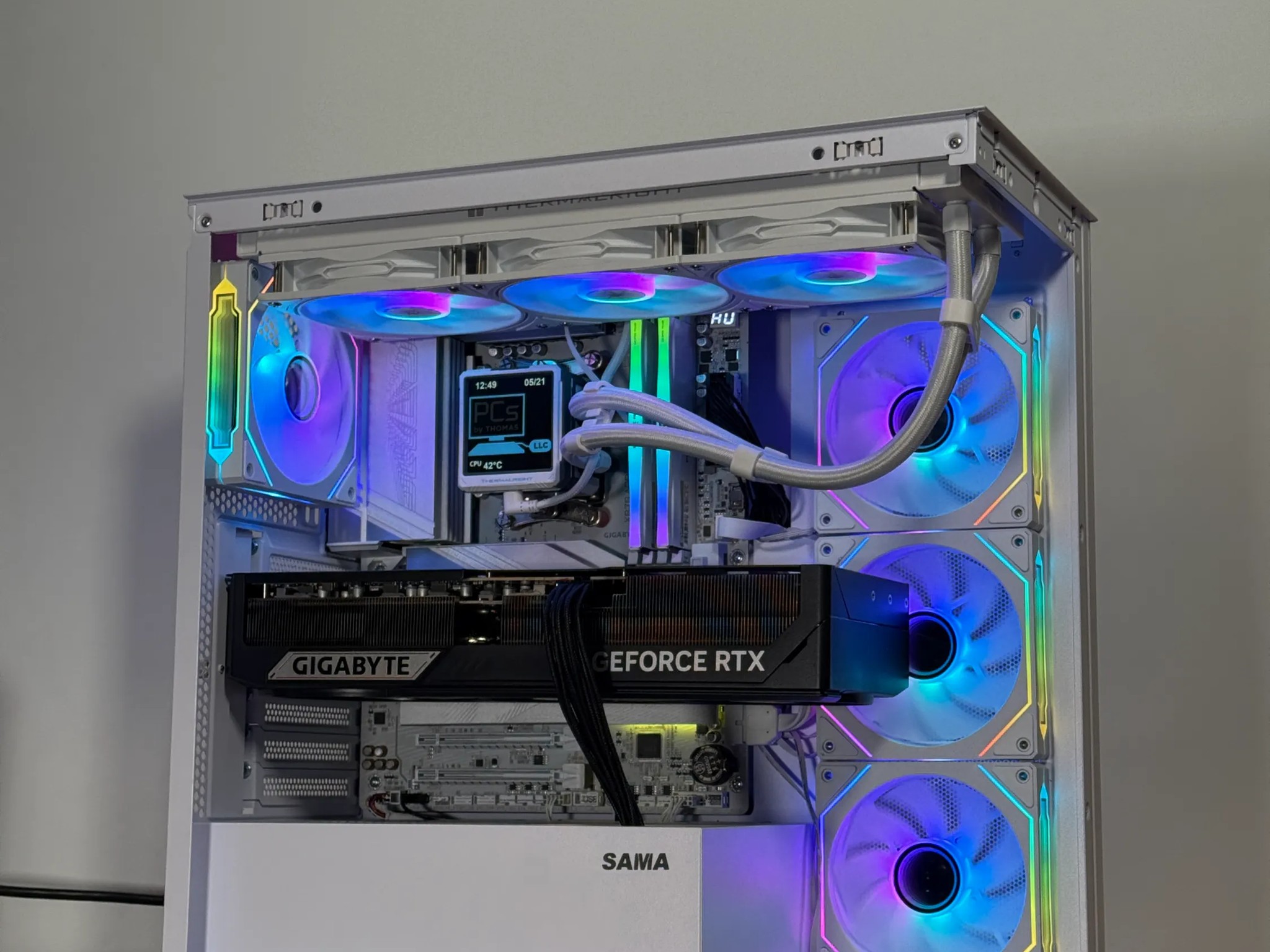 RTX 5090 Ryzen 7 9800X3D Gaming PC