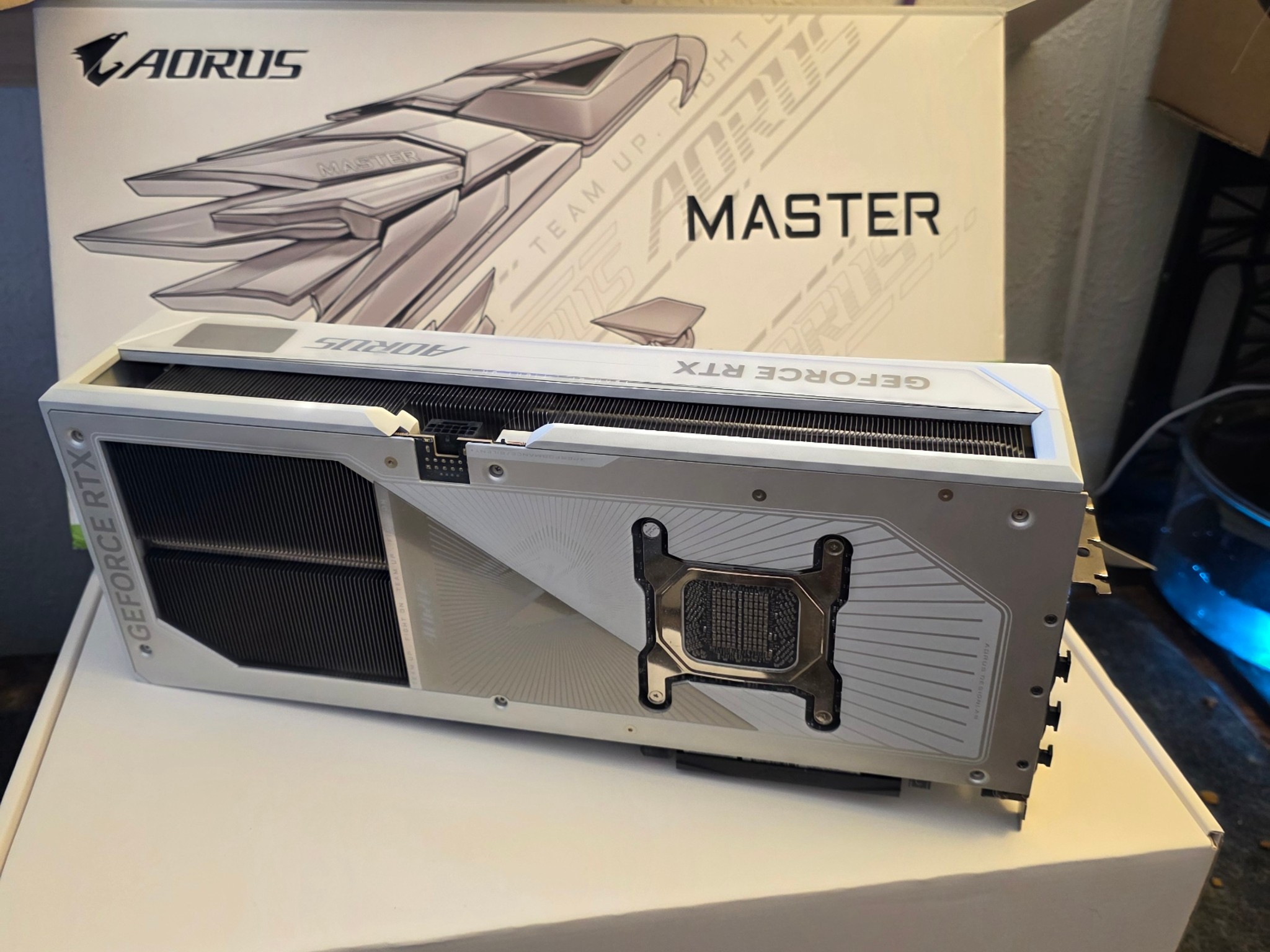 GIGABYTE AORUS GeForce RTX 5090 MASTER ICE 32G