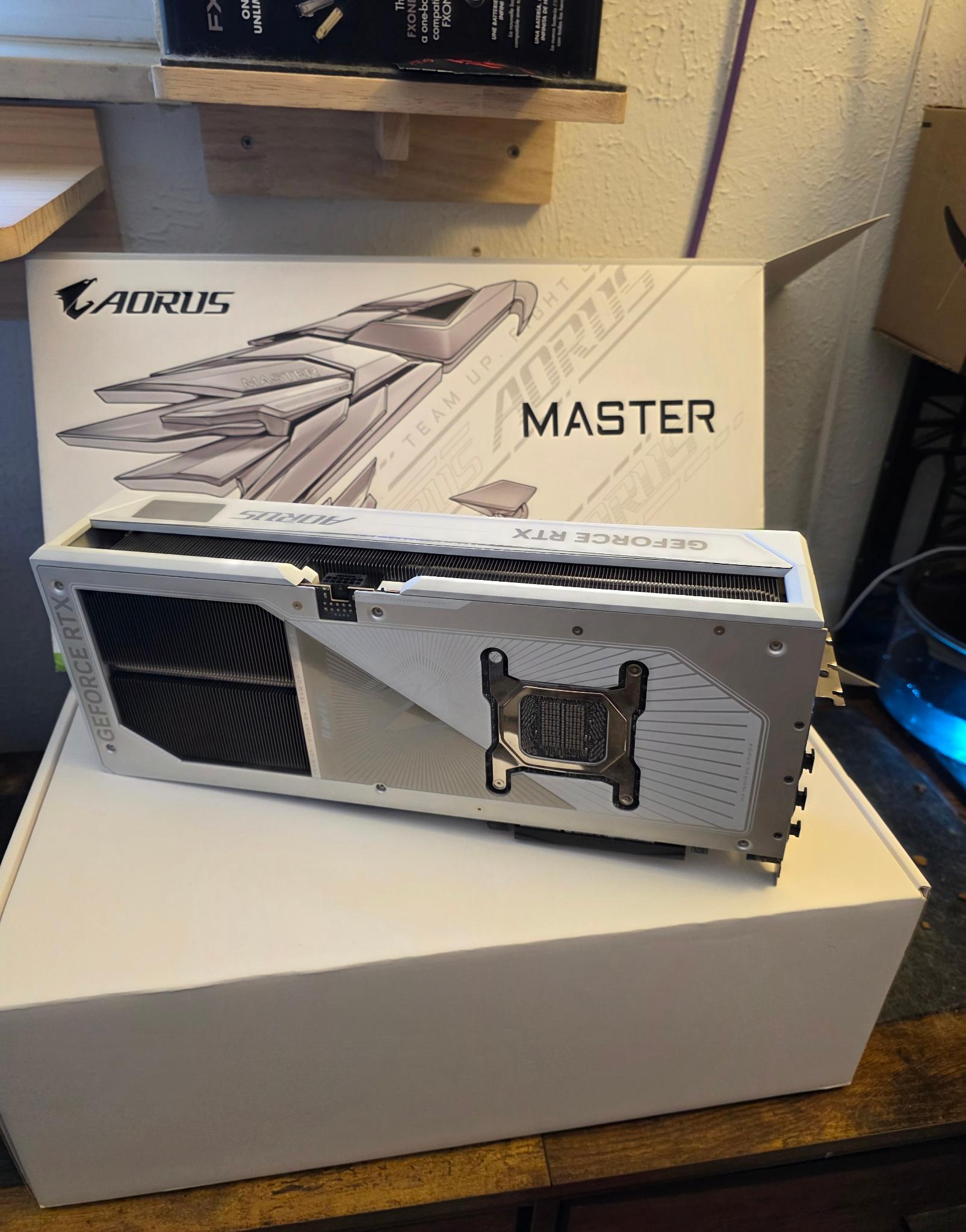 GIGABYTE AORUS GeForce RTX 5090 MASTER ICE 32G