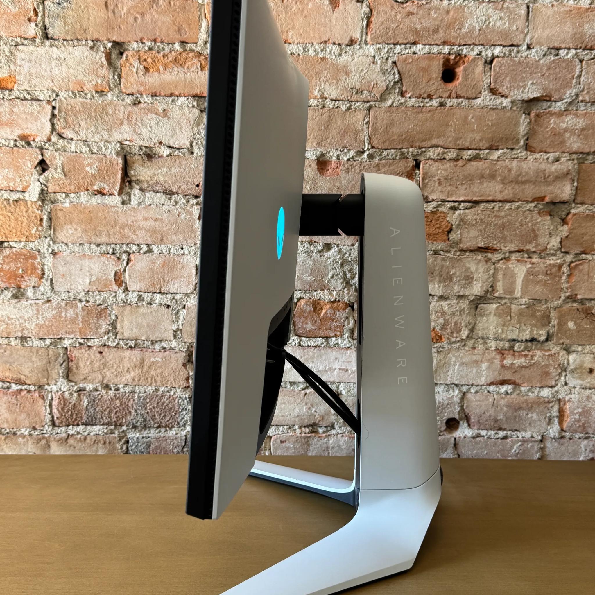 Alienware AW2723DF 27" 1440p 280Hz Gaming Monitor – Lunar Light (Refurbished by Dell)