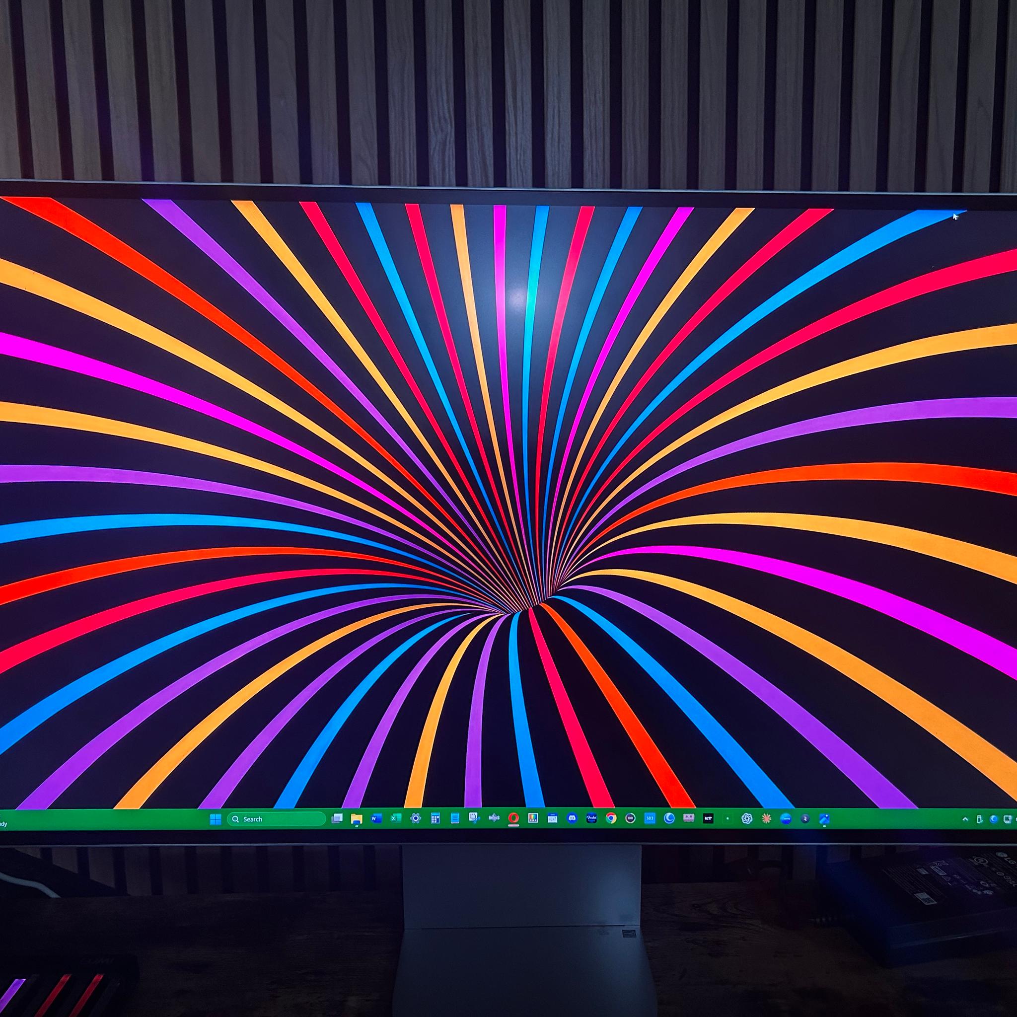 LG UltraFine evo 32" Worlds First TB5-6K(6144x3456) NANO-IPS-Black Thunderbolt-5 Monitor (32U990A-S)