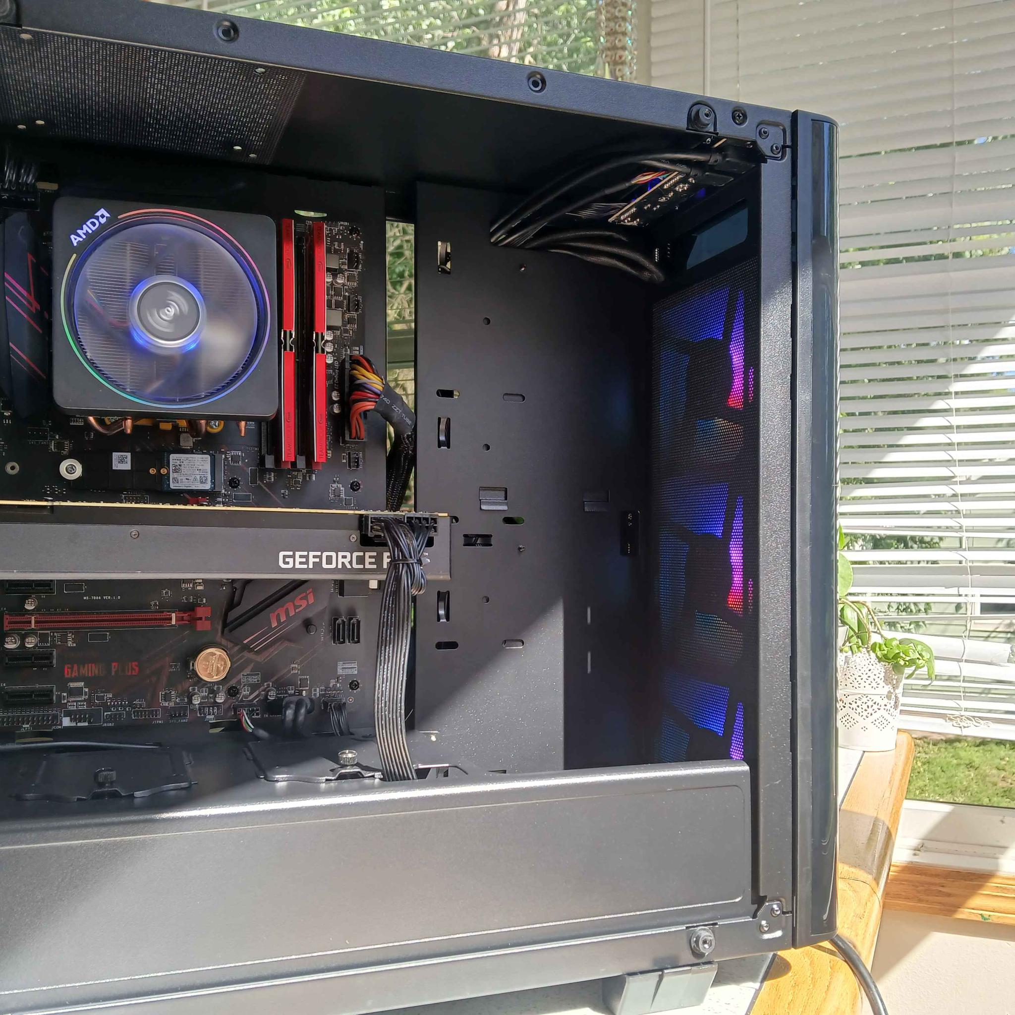 RTX 2080ti | Ryzen 7 3800x | 16gb RAM | 1tb Storage | RGB