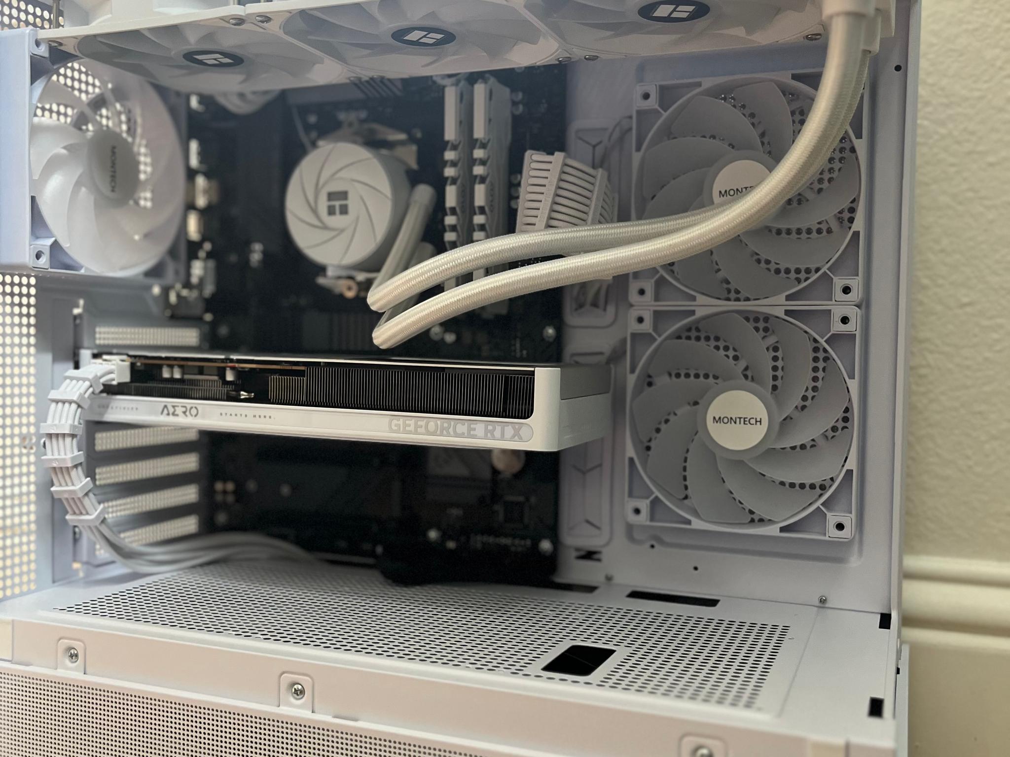 WHITEOUT BRAND NEW 1440p CUSTOM GAMING PC/ RYZEN 7/ RTX 5060