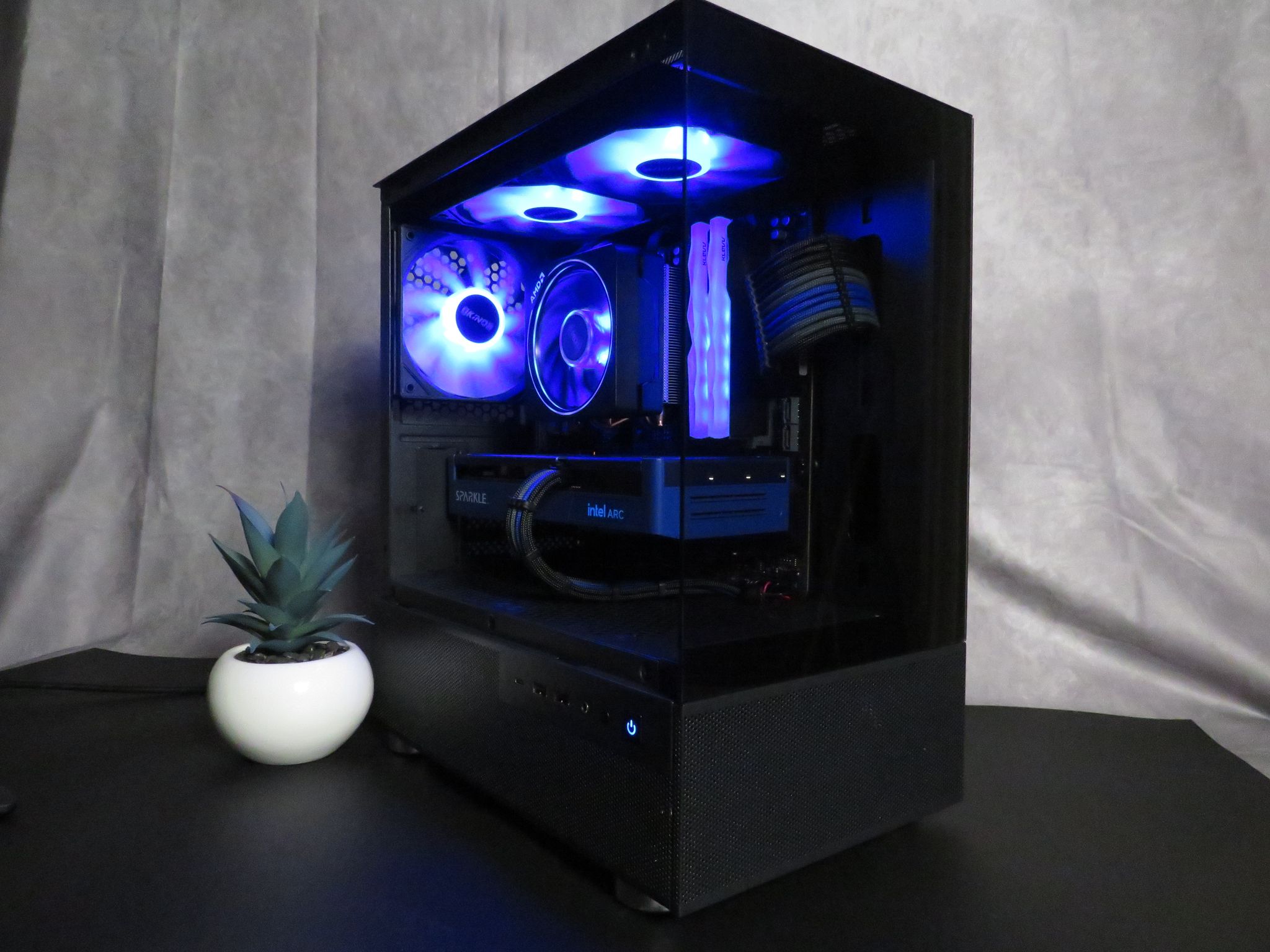 Intel Arc Gaming: Ryzen 5 3600X + Sparkle Arc B570 + 16 GB DDR4 + 1 TB NVME