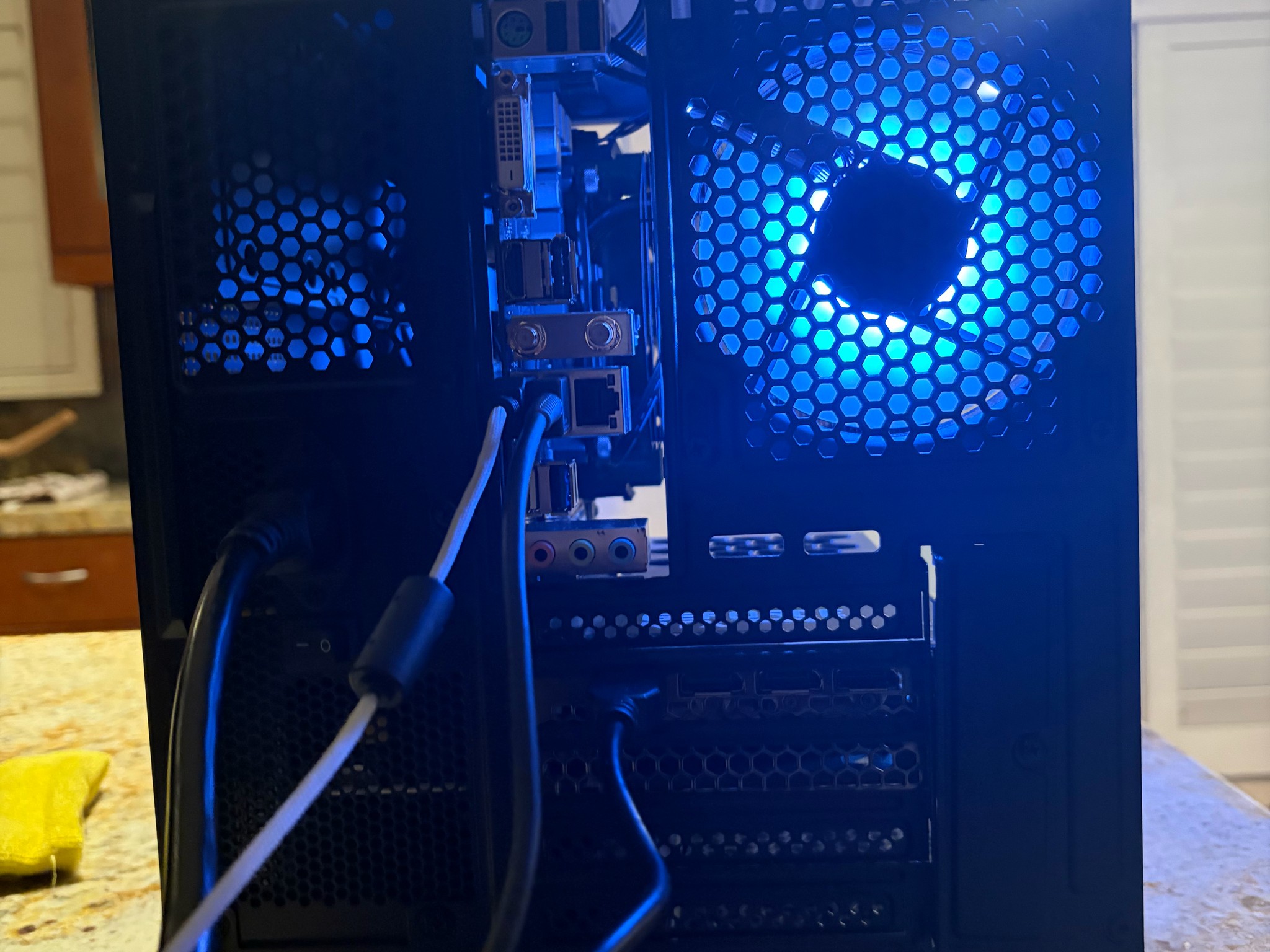 Black Gaming PC | RTX 3050 8GB | RYZEN 5 3600X | 16GB RAM | 500GB NVME SSD