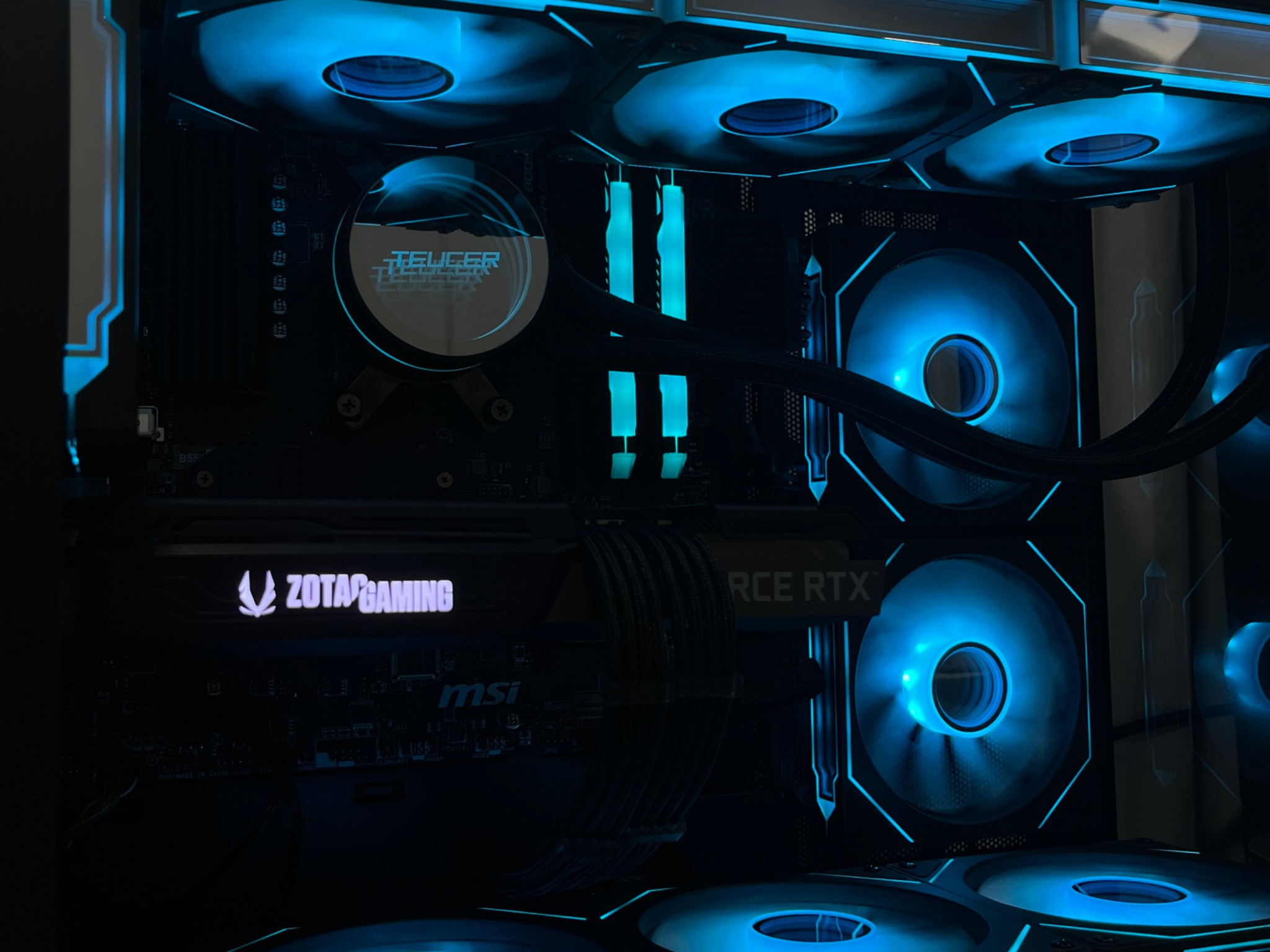 GLAMOROUS GAMING PC | RTX 3070 | Ryzen 5 5600 | 32 GB RAM | 1 TB NVME | WIFI + BLUETOOTH