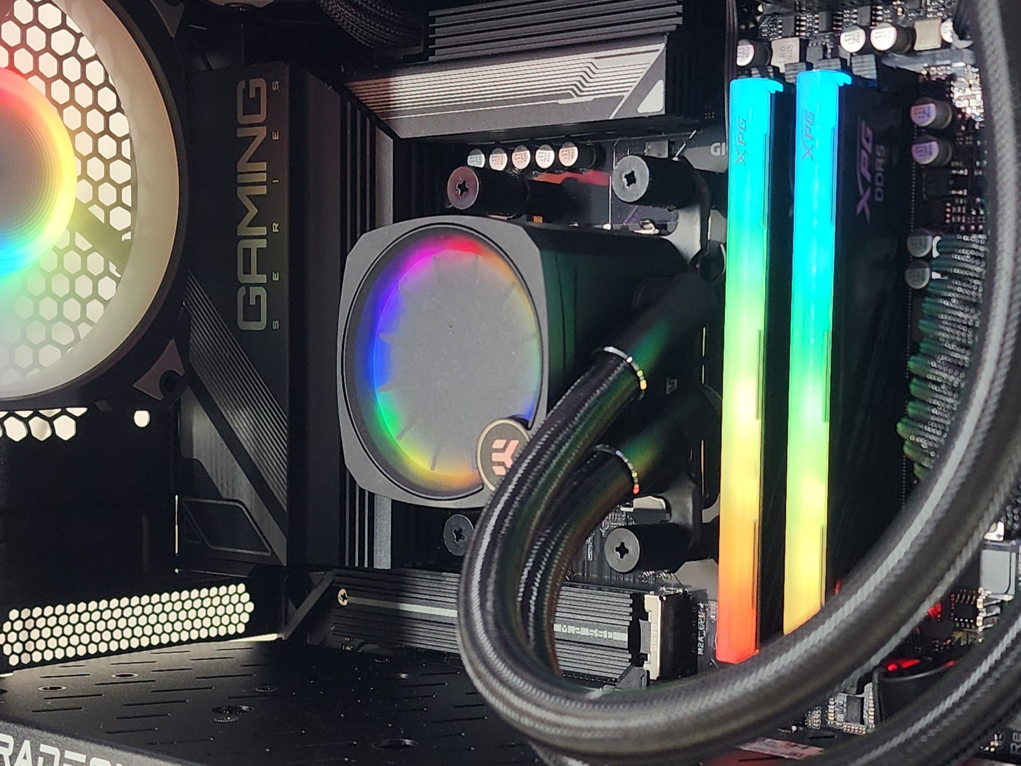 Gaming PC Ryzen 7 7700 32GB RAM 2TB SSD RX 7700 XT 12GB Windows 11 Computer