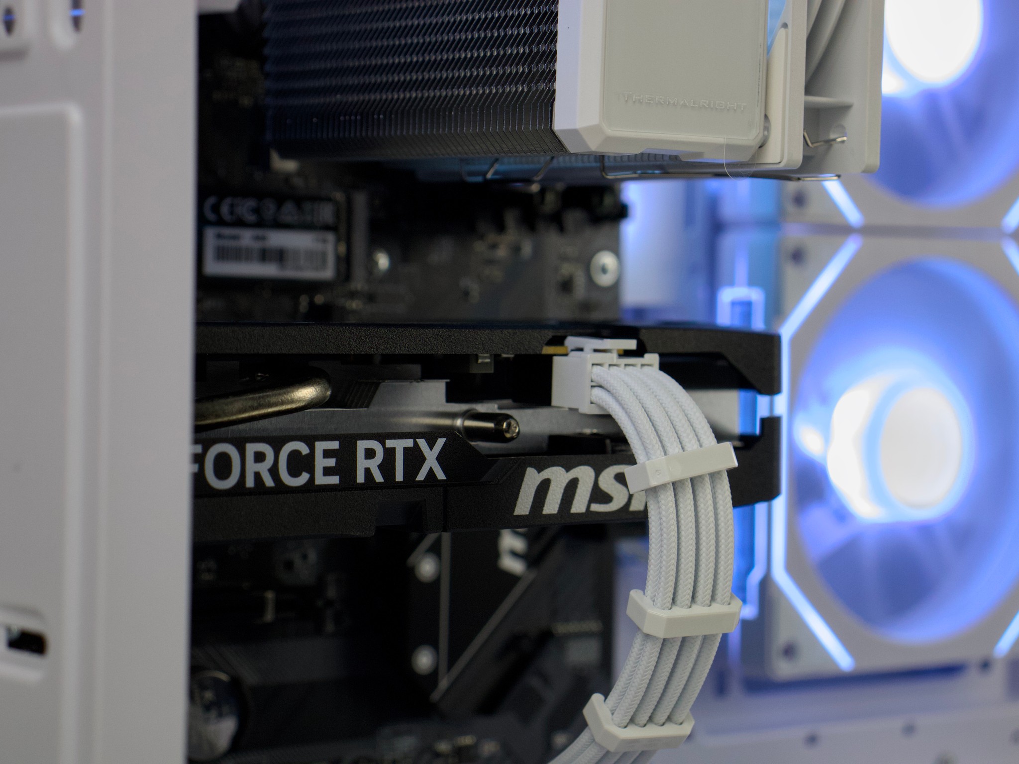 ⚪🔵  Gaming PC - RTX 5060 - Ryzen 5 5600XT - 32GB Ram - 1TB NVMe SSD - Digital Display 🔵⚪