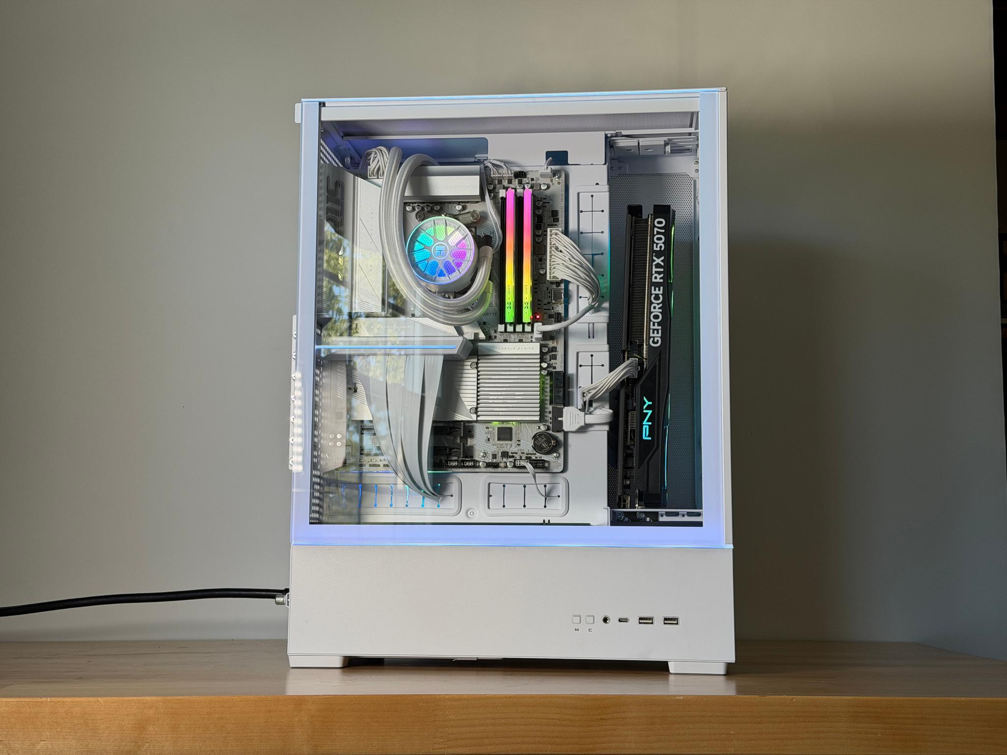 RTX 5070 Ryzen 9 9900x Gaming PC