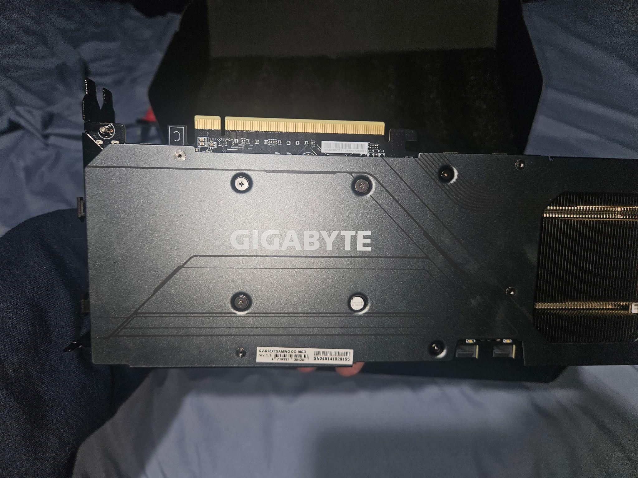 AMD Radeon RX 7600XT 16GB