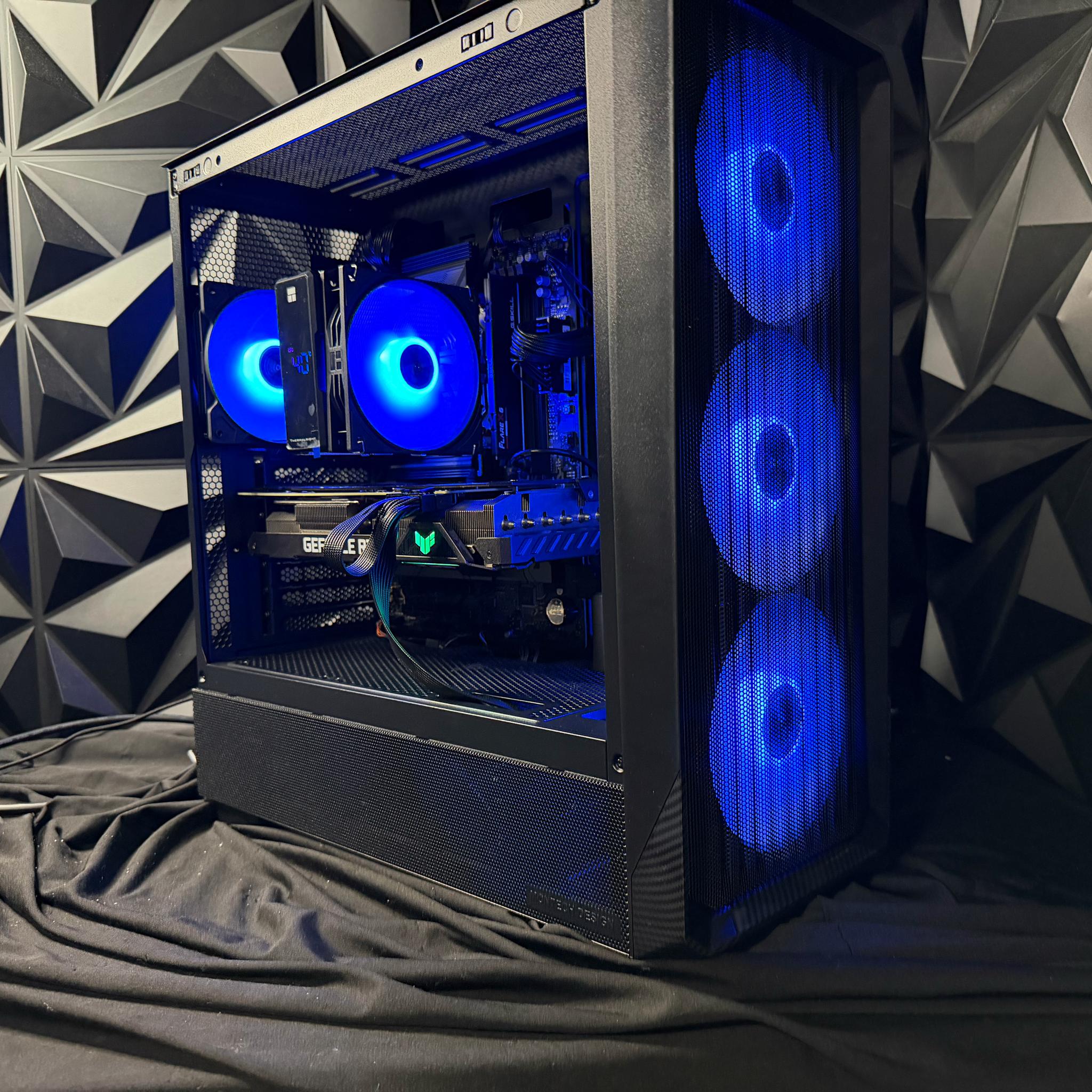 🖤🔥 BLACK CARBON 🔥🖤 Ryzen 5 7600X| RTX 3070Ti| 1 TB NVMe| 16 GB DDR5| 650W PSU