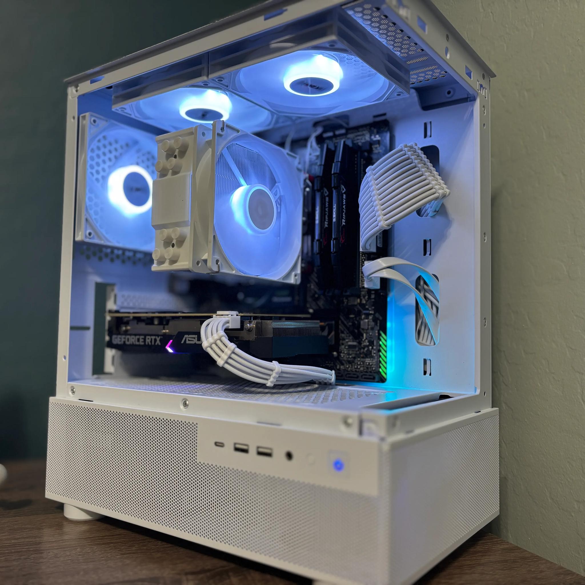 White Custom RTX Gaming PC