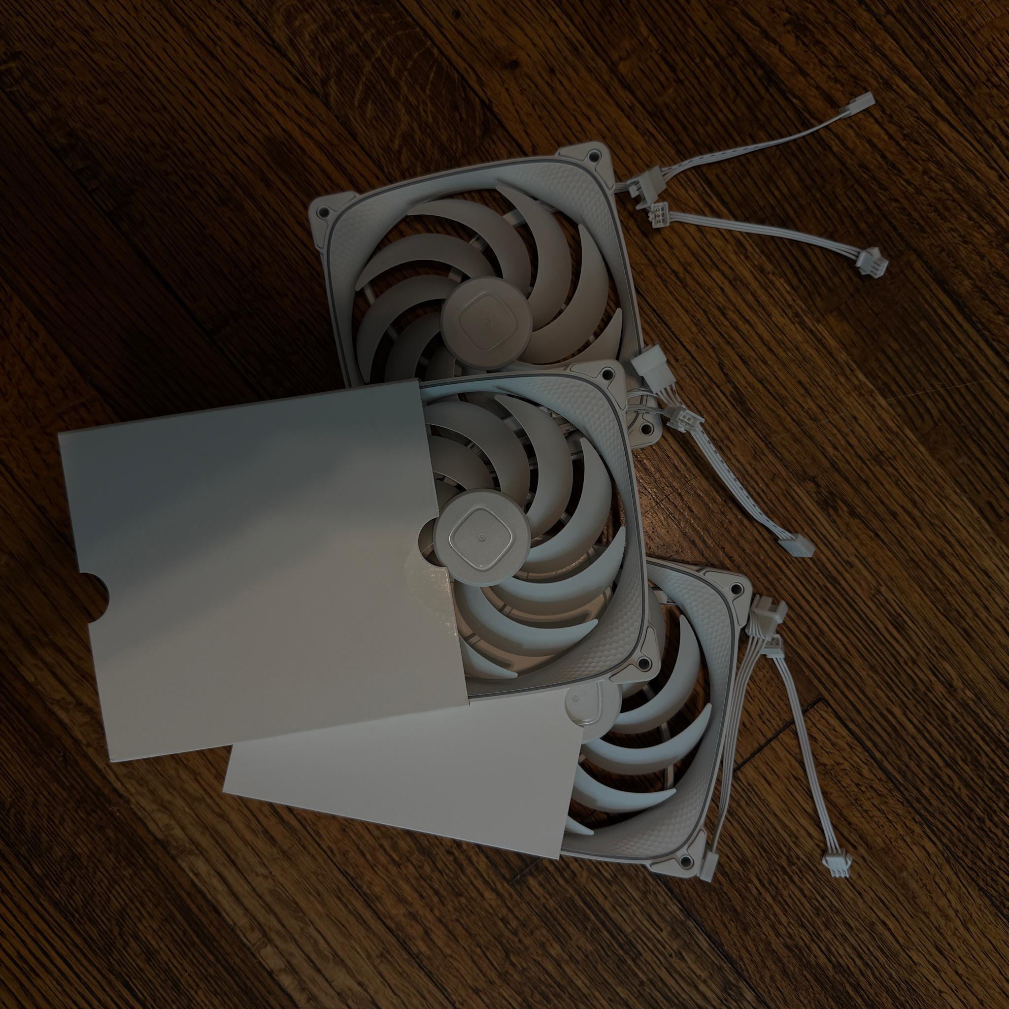 ON SALE! 3-Pack Squama 2503-14W 140mm Case Fans - NO SCREWS OR ARGB CABLE!