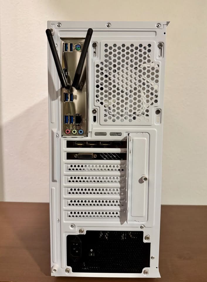 ❄️🎮 White RGB Gaming PC – Ryzen 5 5500 | GTX 1070 8GB | 16GB RAM | WIFI