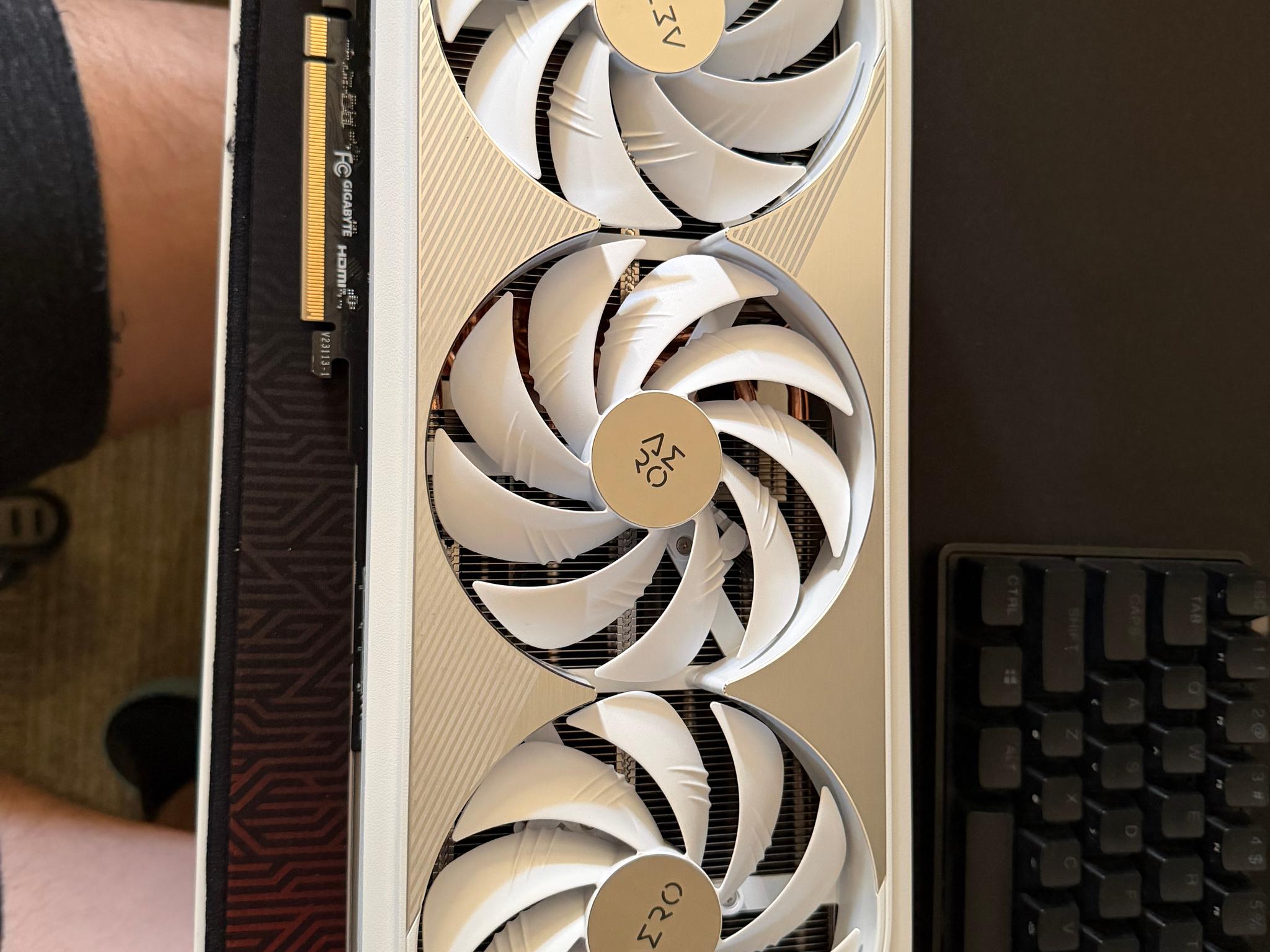 **NOT WORKING** GIGABYTE AERO OC GeForce RTX 4080 SUPER